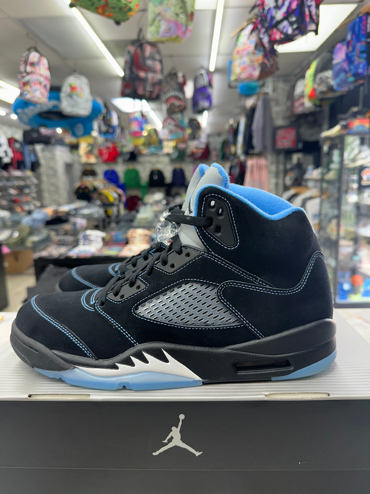 Air Jordan 5 Retro "Black University Blue" *Size 11 Preowned* DD0587-008