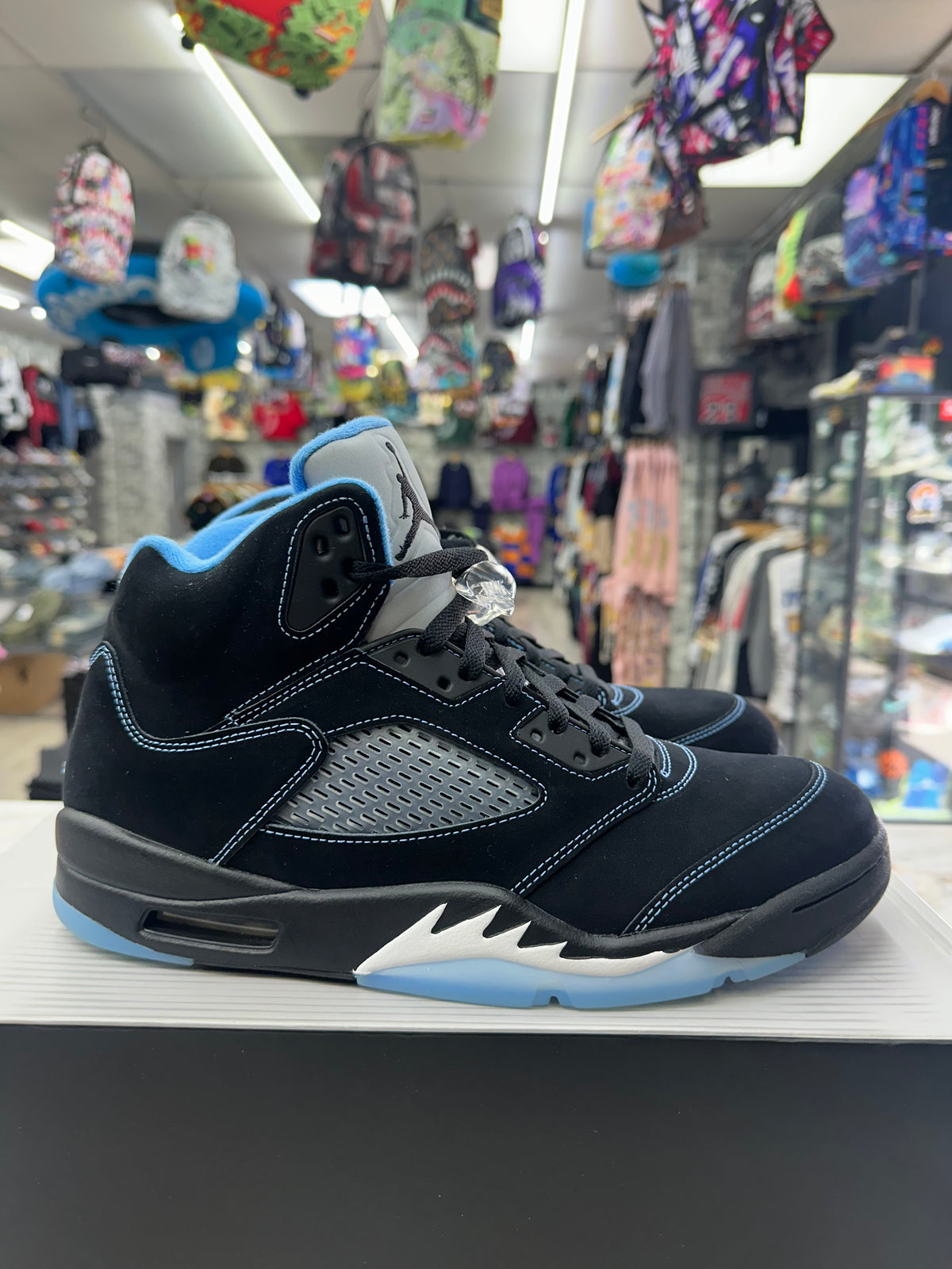 Air Jordan 5 Retro "Black University Blue" *Size 11 Preowned* DD0587-008