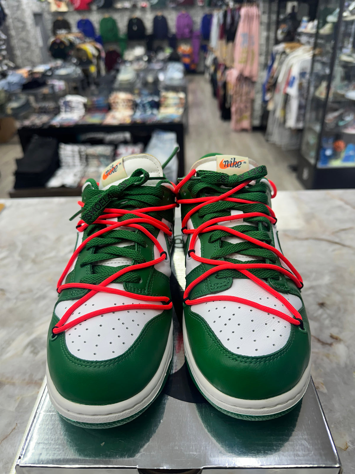 Nike Dunk Low "Off-White Pine Green" *Size 9 Preowned* CT0856-100