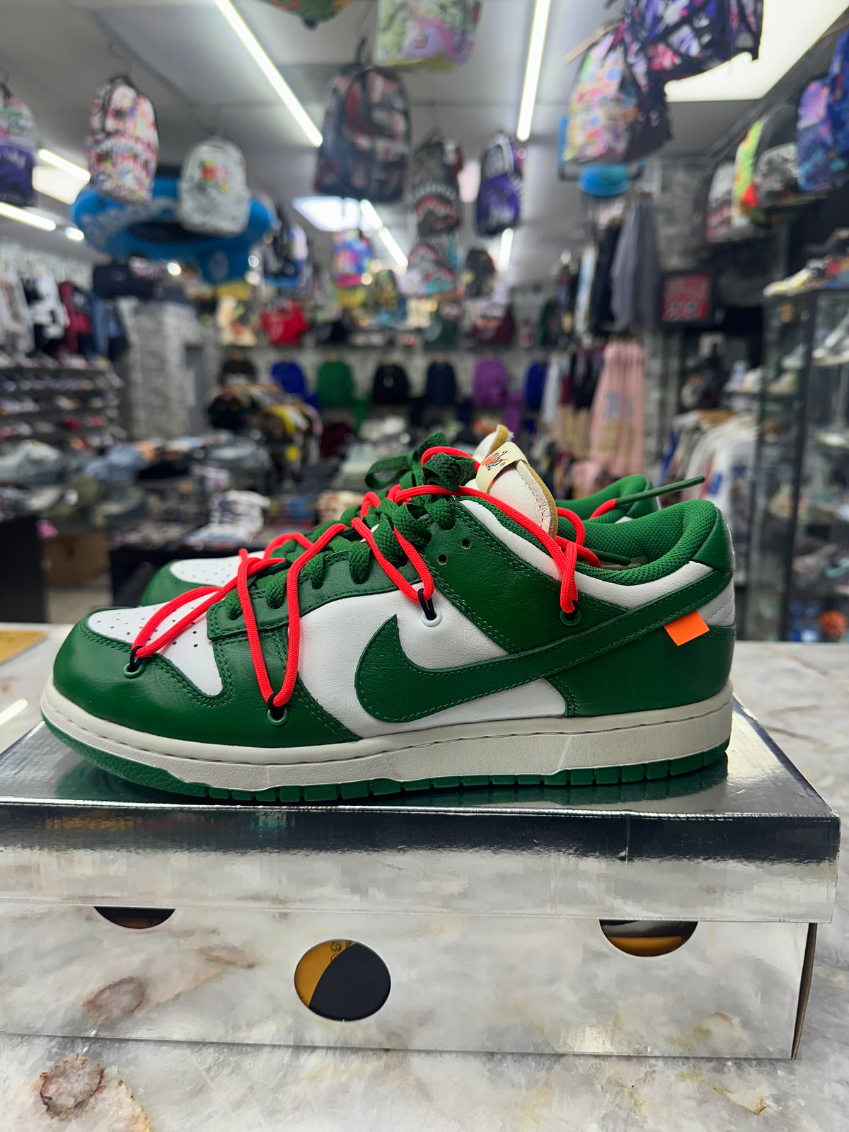 Nike Dunk Low "Off-White Pine Green" *Size 9 Preowned* CT0856-100