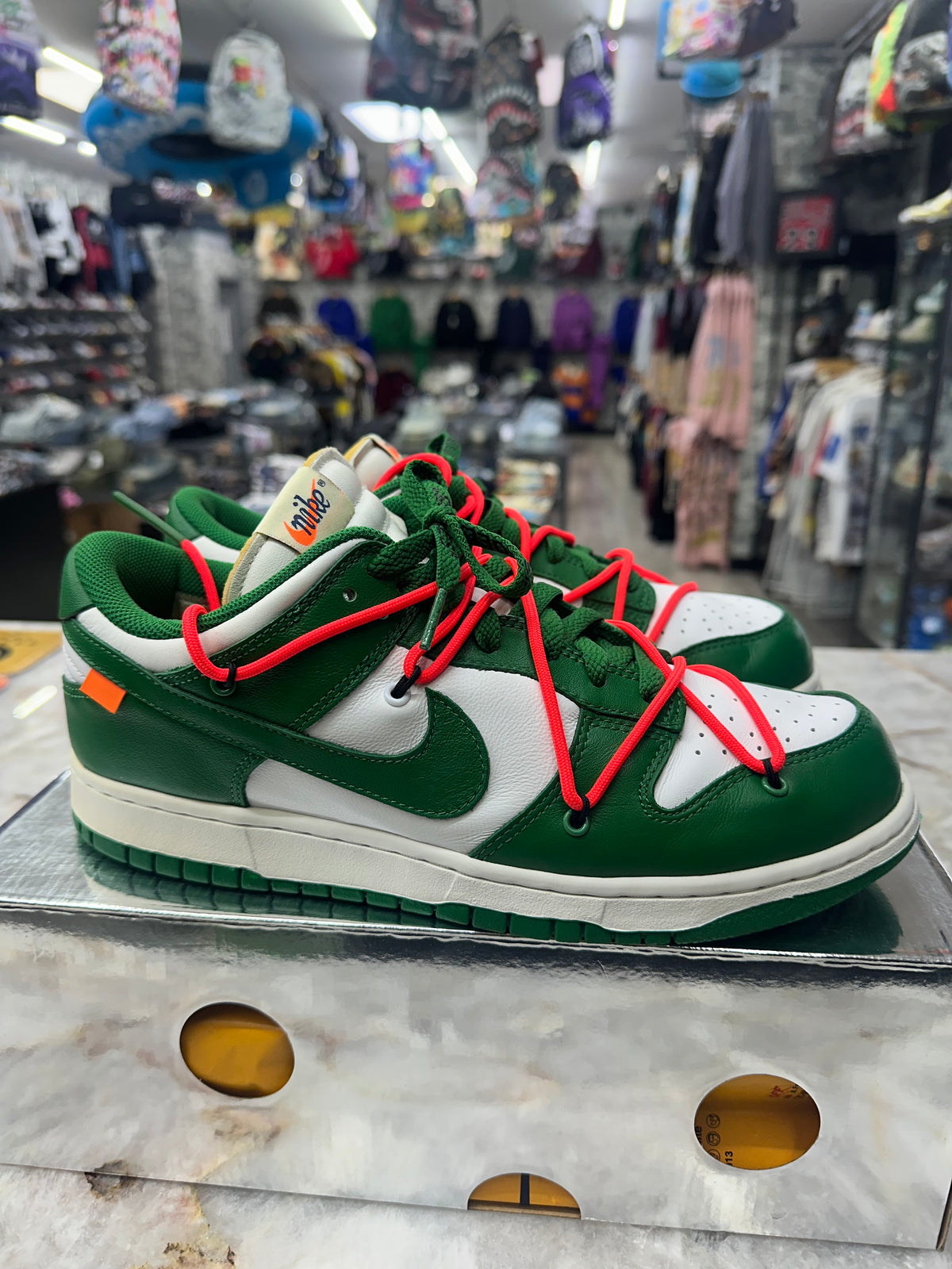 Nike Dunk Low "Off-White Pine Green" *Size 9 Preowned* CT0856-100