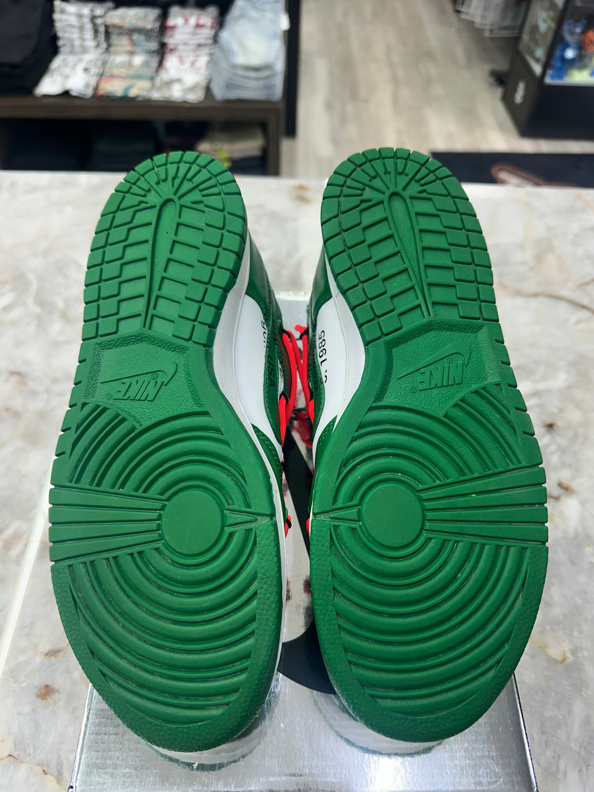 Nike Dunk Low "Off-White Pine Green" *Size 9 Preowned* CT0856-100