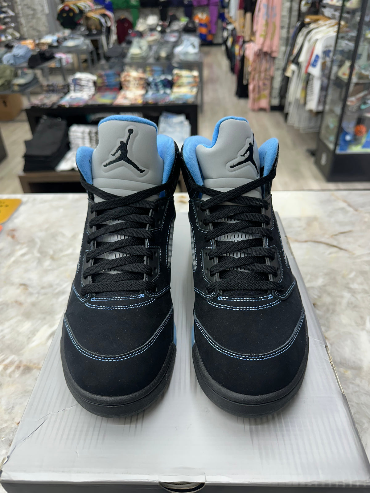 Air Jordan 5 Retro "Black University Blue" *Size 10.5 Preowned* DD0587-008