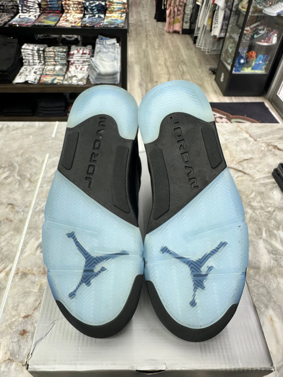 Air Jordan 5 Retro "Black University Blue" *Size 10.5 Preowned* DD0587-008
