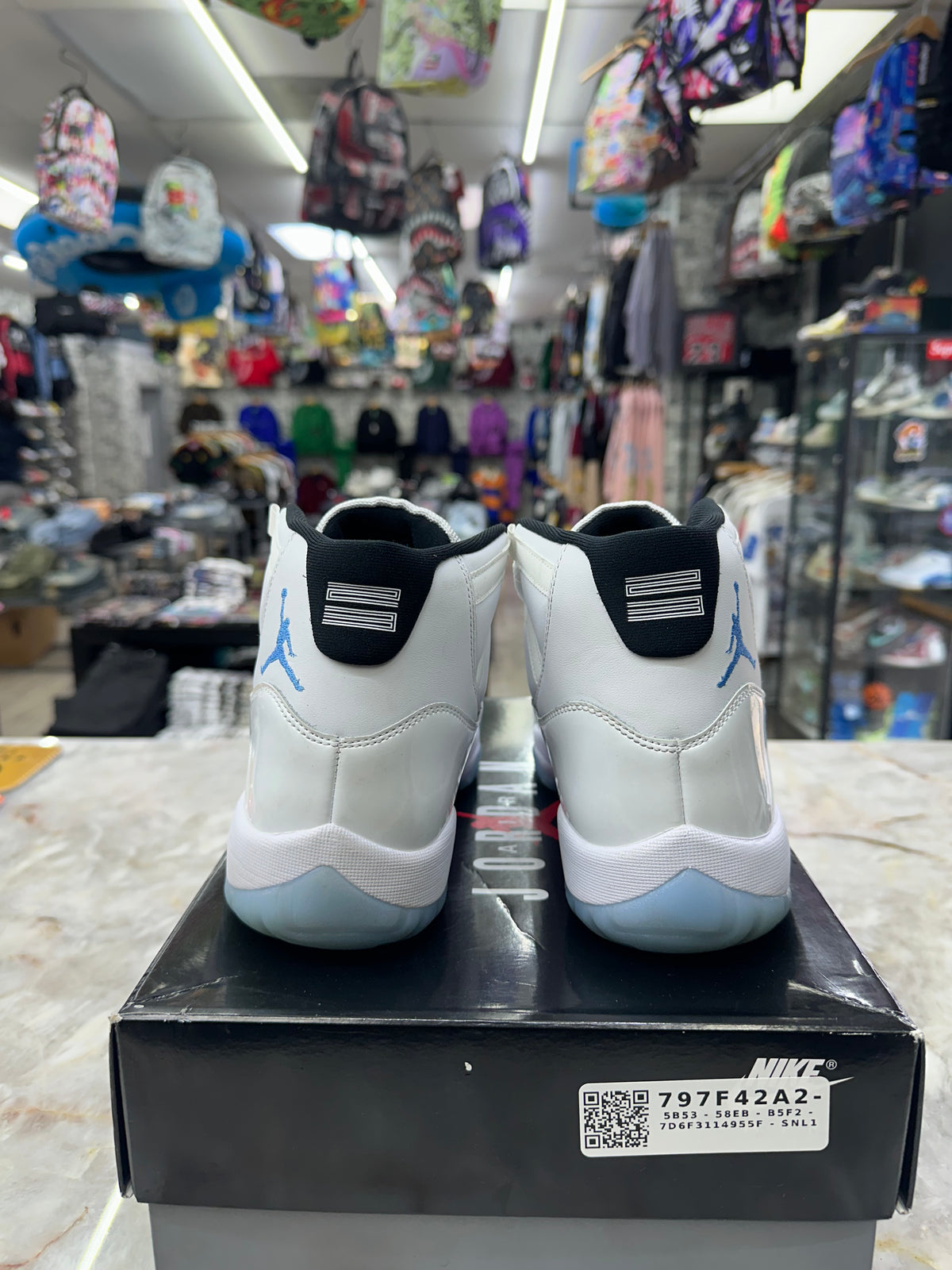 Air Jordan 11 Retro "Legend Blue" *Size 9 Preowned* CT8012-104