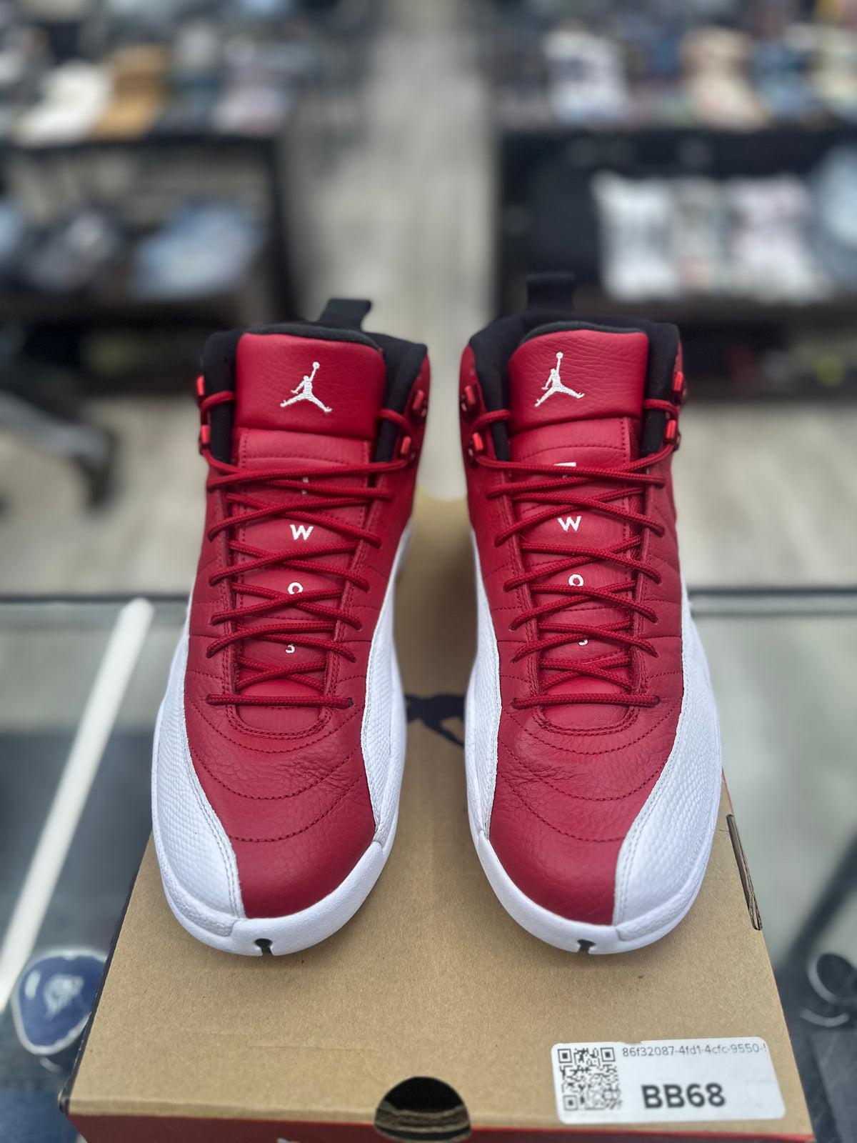 Air Jordan 12 Retro "Gym Red" *Size 10 Preowned* 130690-600