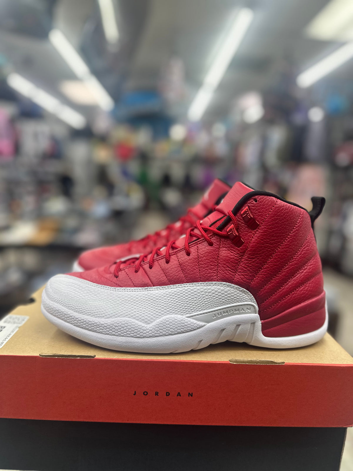 Air Jordan 12 Retro "Gym Red" *Size 10 Preowned* 130690-600