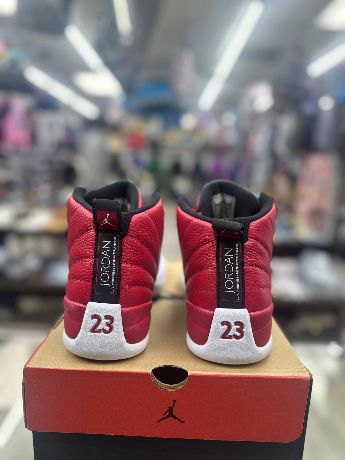 Air Jordan 12 Retro "Gym Red" *Size 10 Preowned* 130690-600