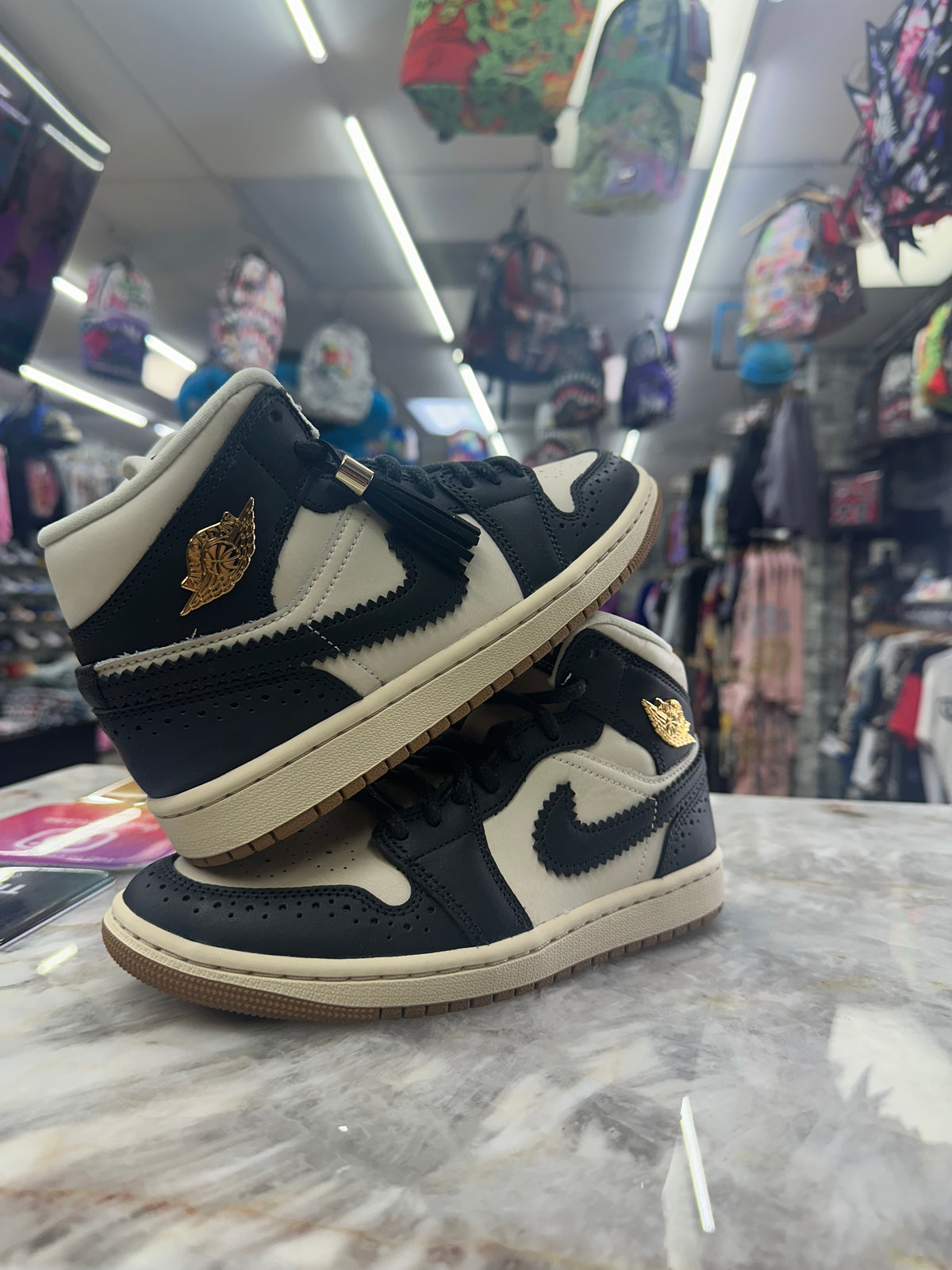 Air Jordan 1 Mid SE "Off Noir Chalk (Women's)" IO0760-001