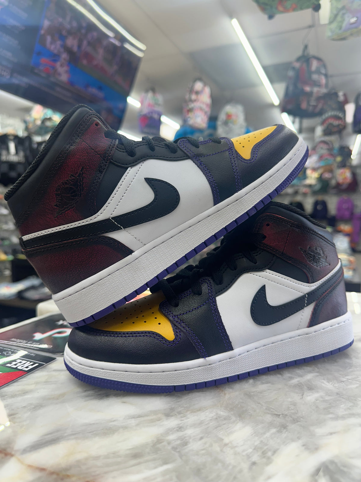 Air Jordan 1 Mid SE "LA to Chicago" (GS) IQ9700-611