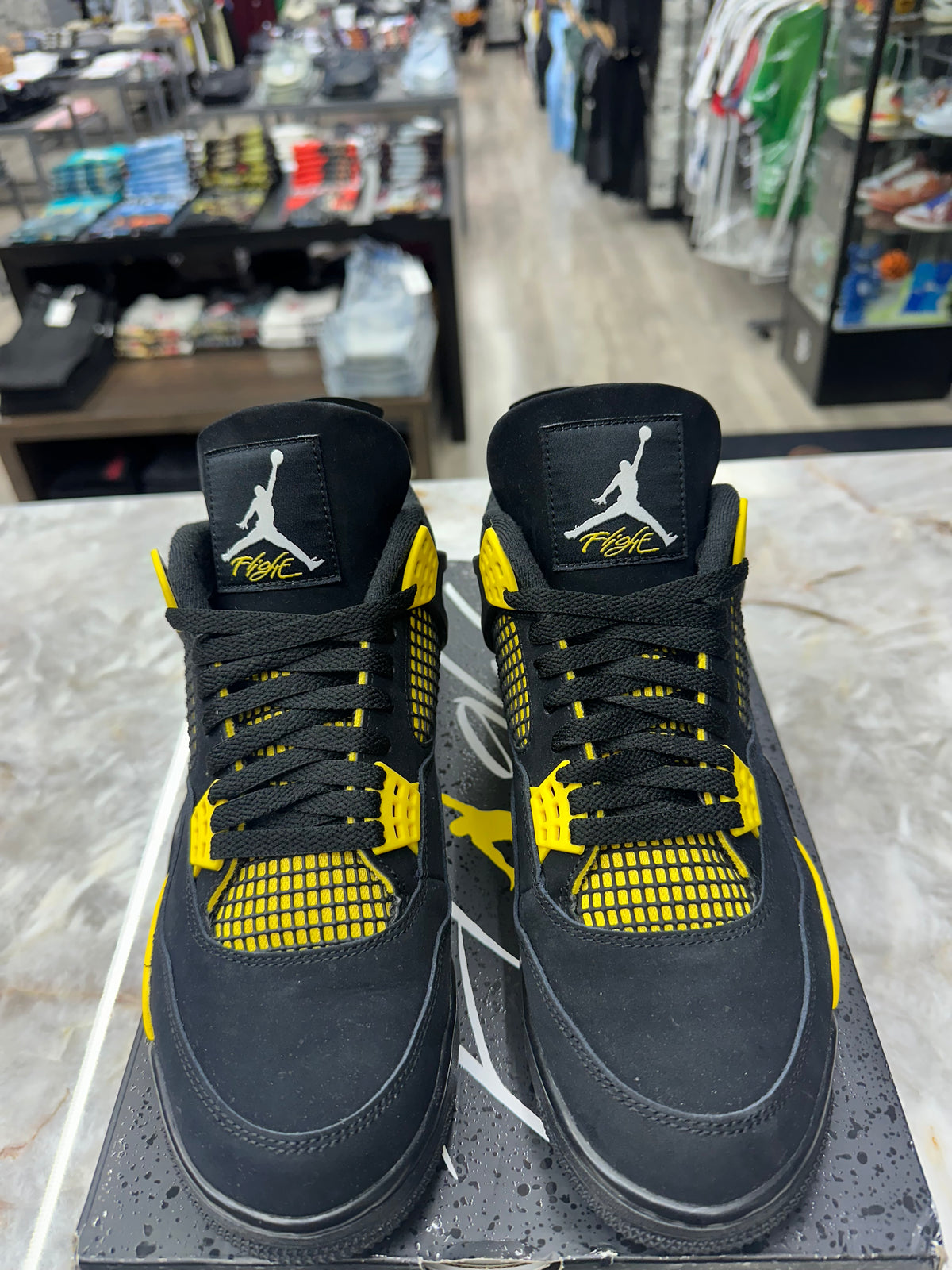 Air Jordan 4 Retro "Thunder" *Size 10.5 Preowned* DH6927-017