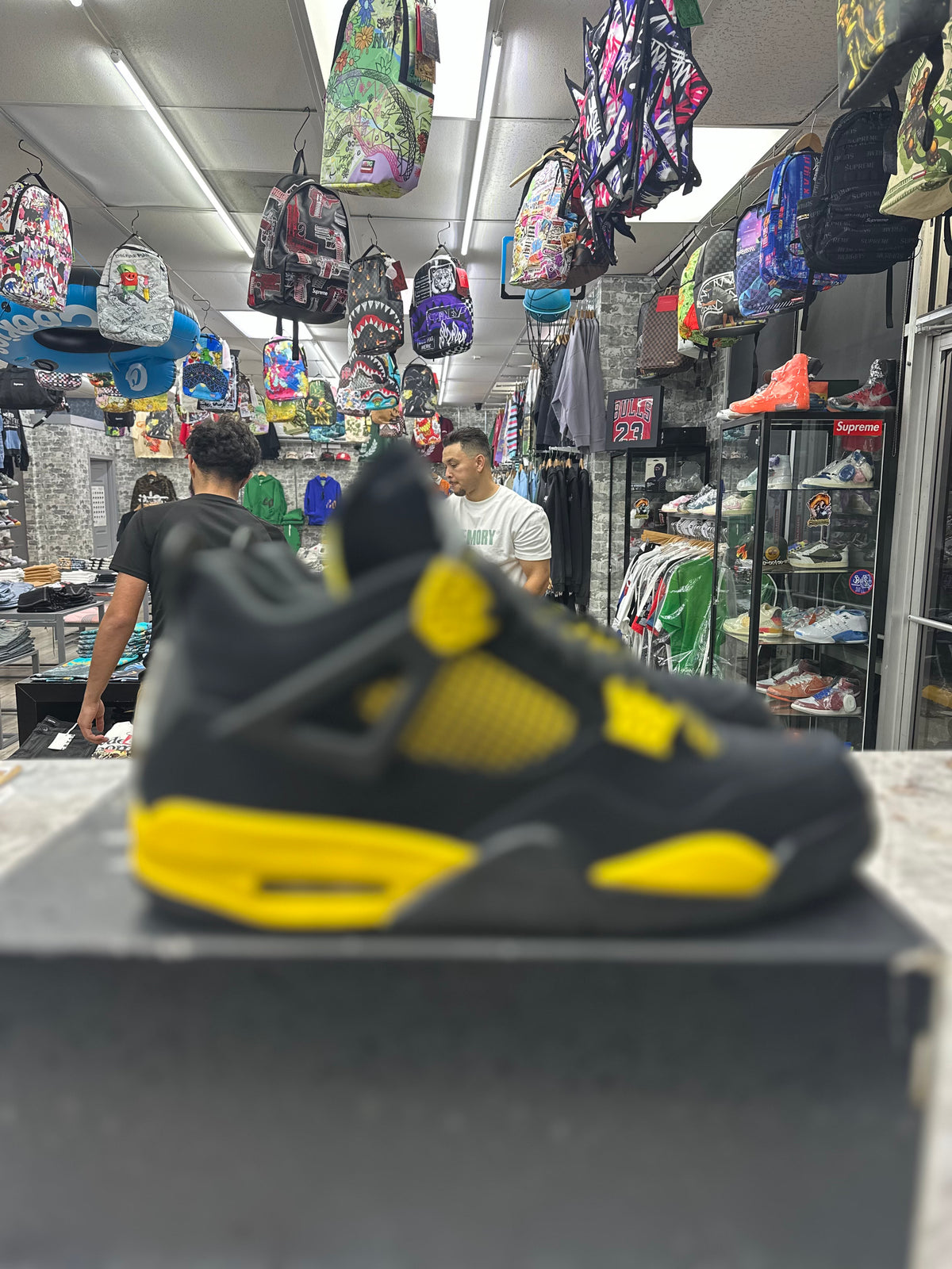 Air Jordan 4 Retro "Thunder" *Size 10.5 Preowned* DH6927-017