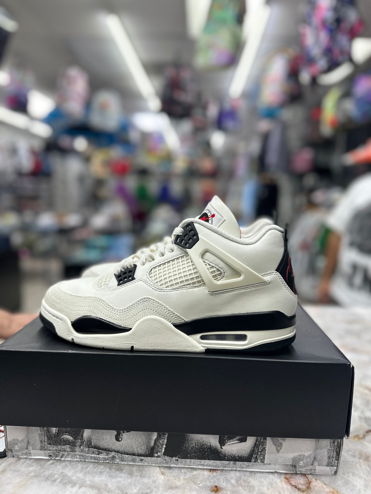 Air Jordan 4 Retro "Flight Club " *Size 10.5 Preowned* IM4002-100