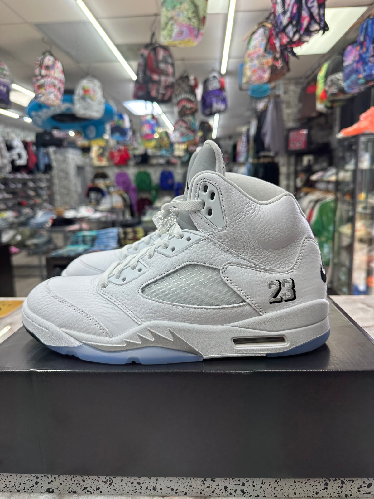 Air Jordan 5 Retro "White Metallic" *Size 10 Preowned* HQ7978-103