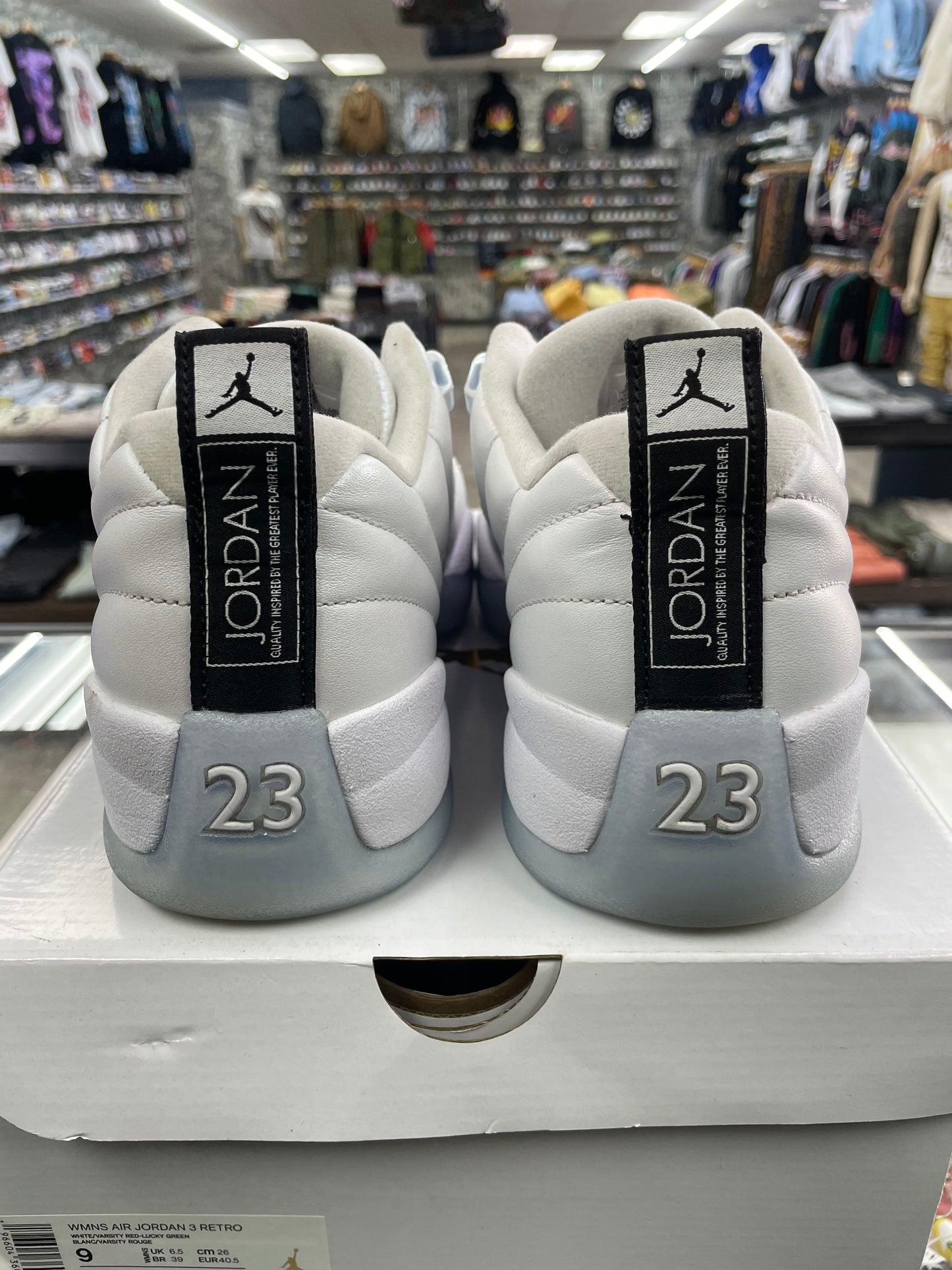 Jordan retro hotsell 12 blanche