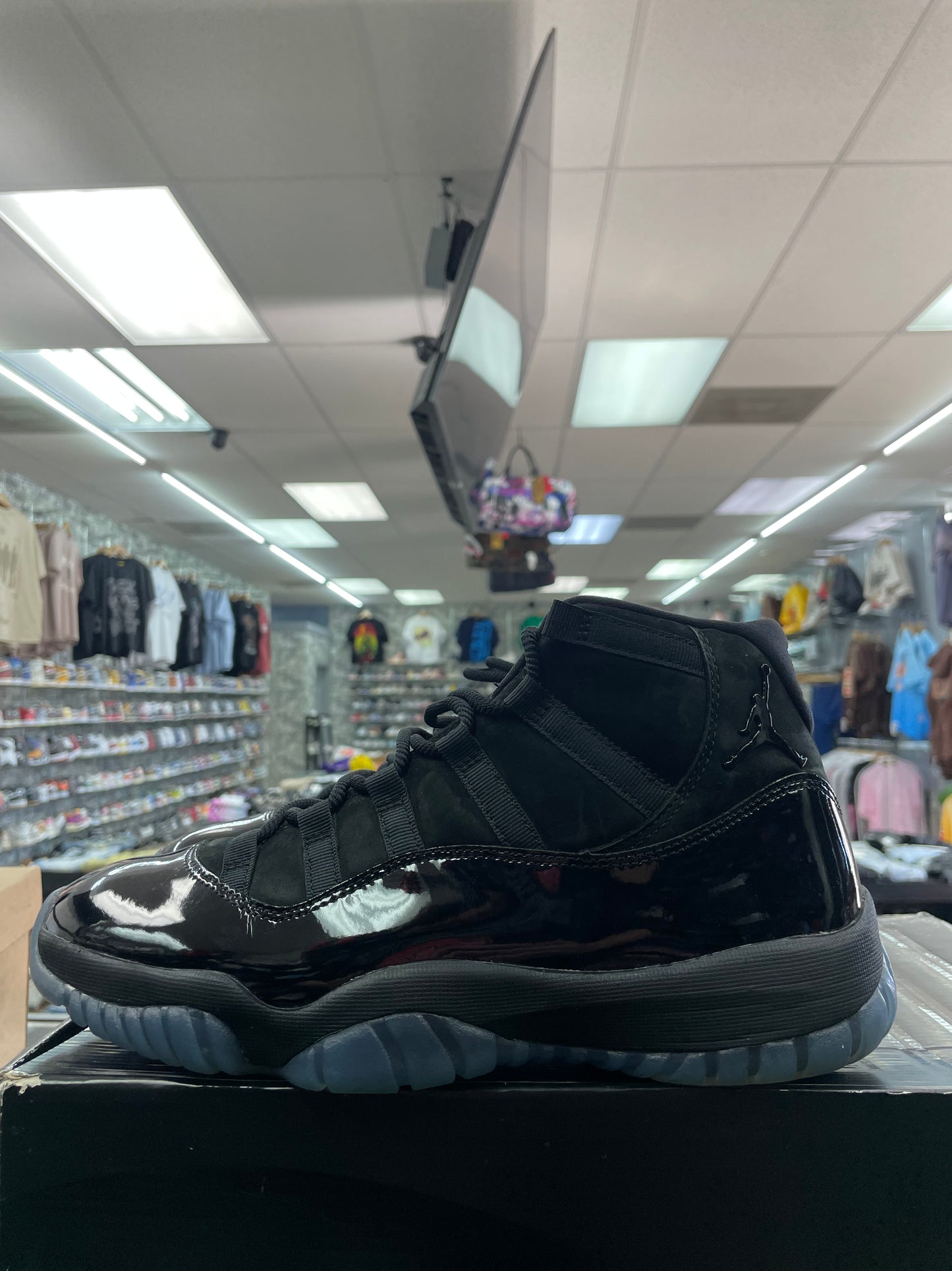 Air Jordan Retro 11 “Cap and Gown” *Preowned Size 9.5*