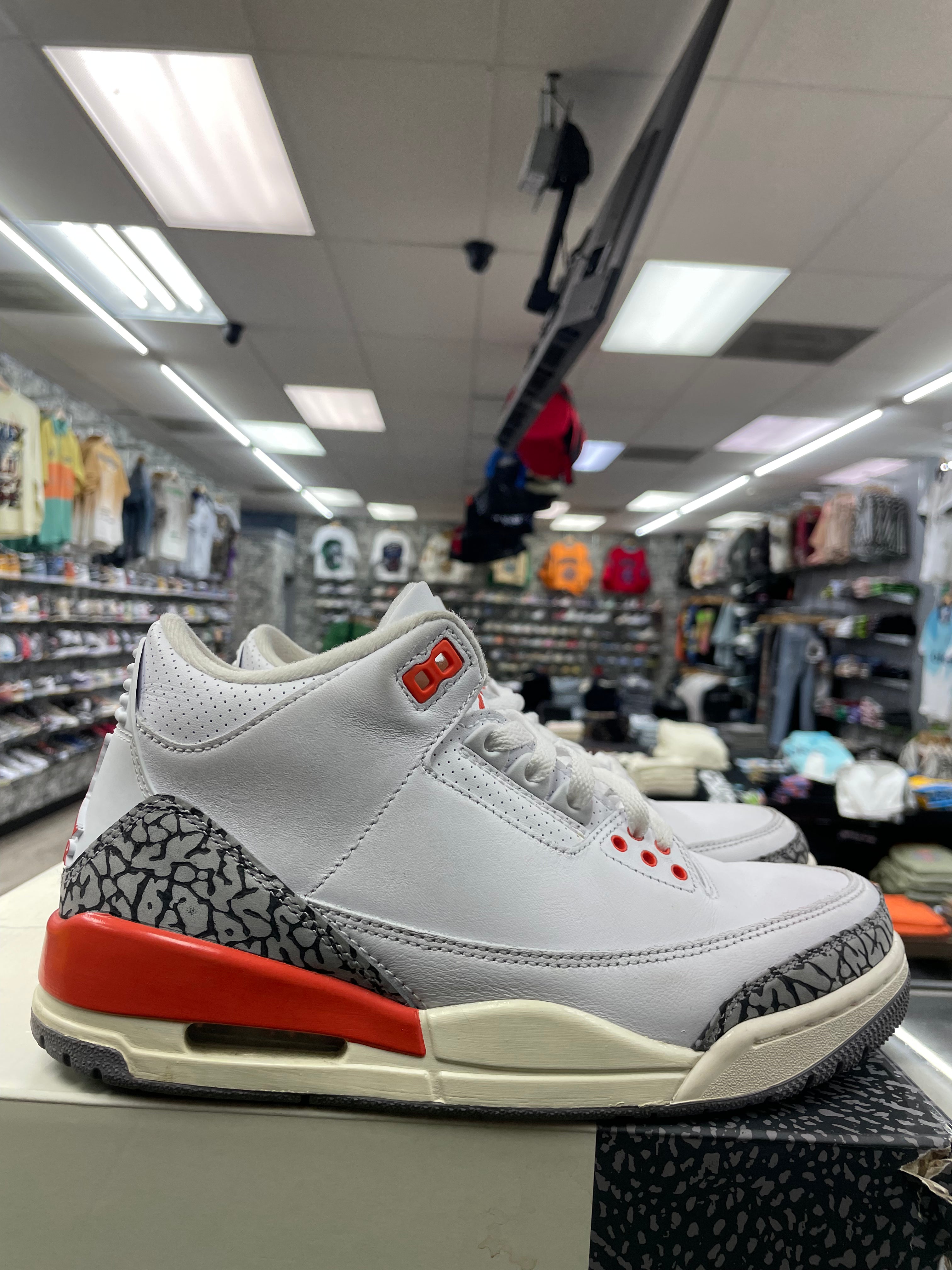 Air Jordan Retro 3 “Georgia Peach” *Size 7 Preowned*