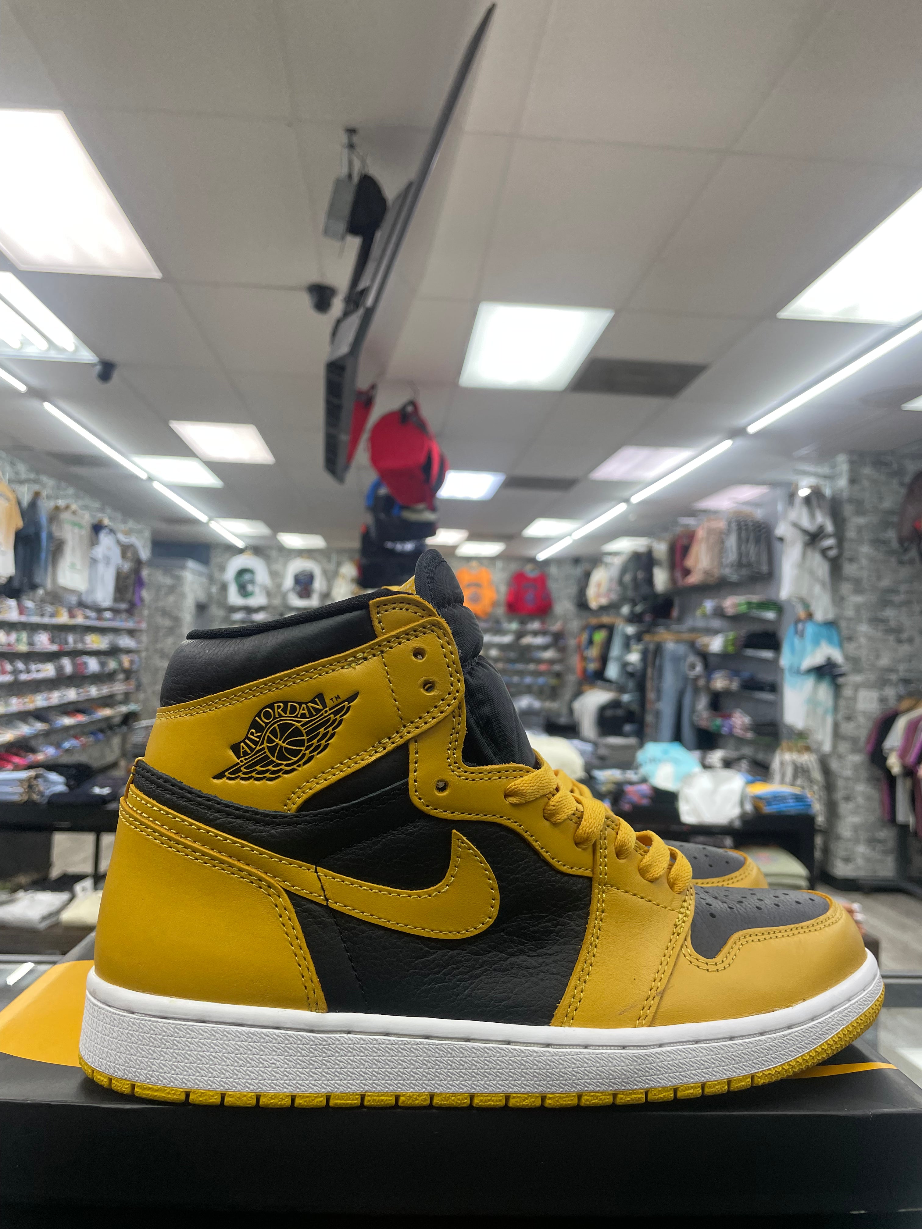 Air Jordan 1 “Pollen” *Size 9.5 Preowned*