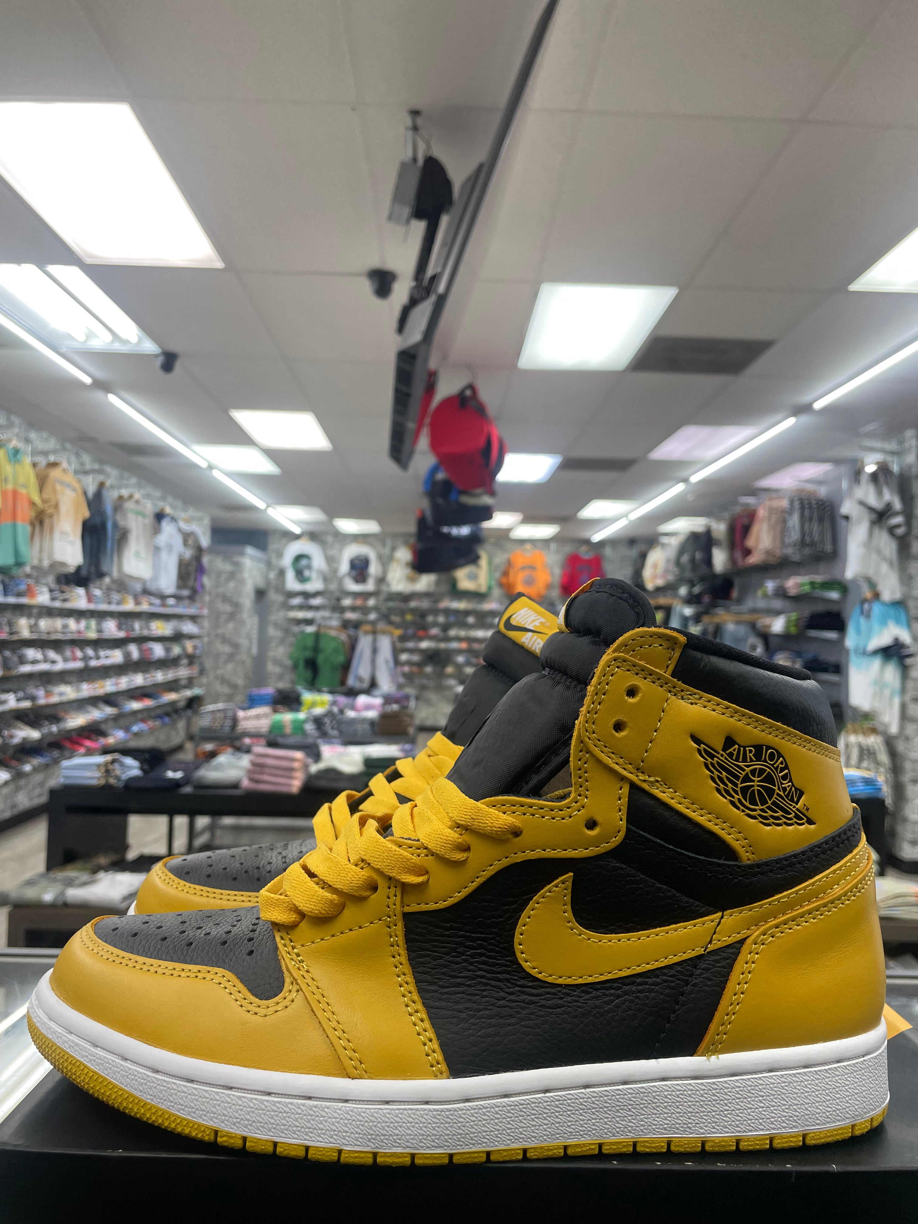 Air Jordan 1 “Pollen” *Size 9.5 Preowned*