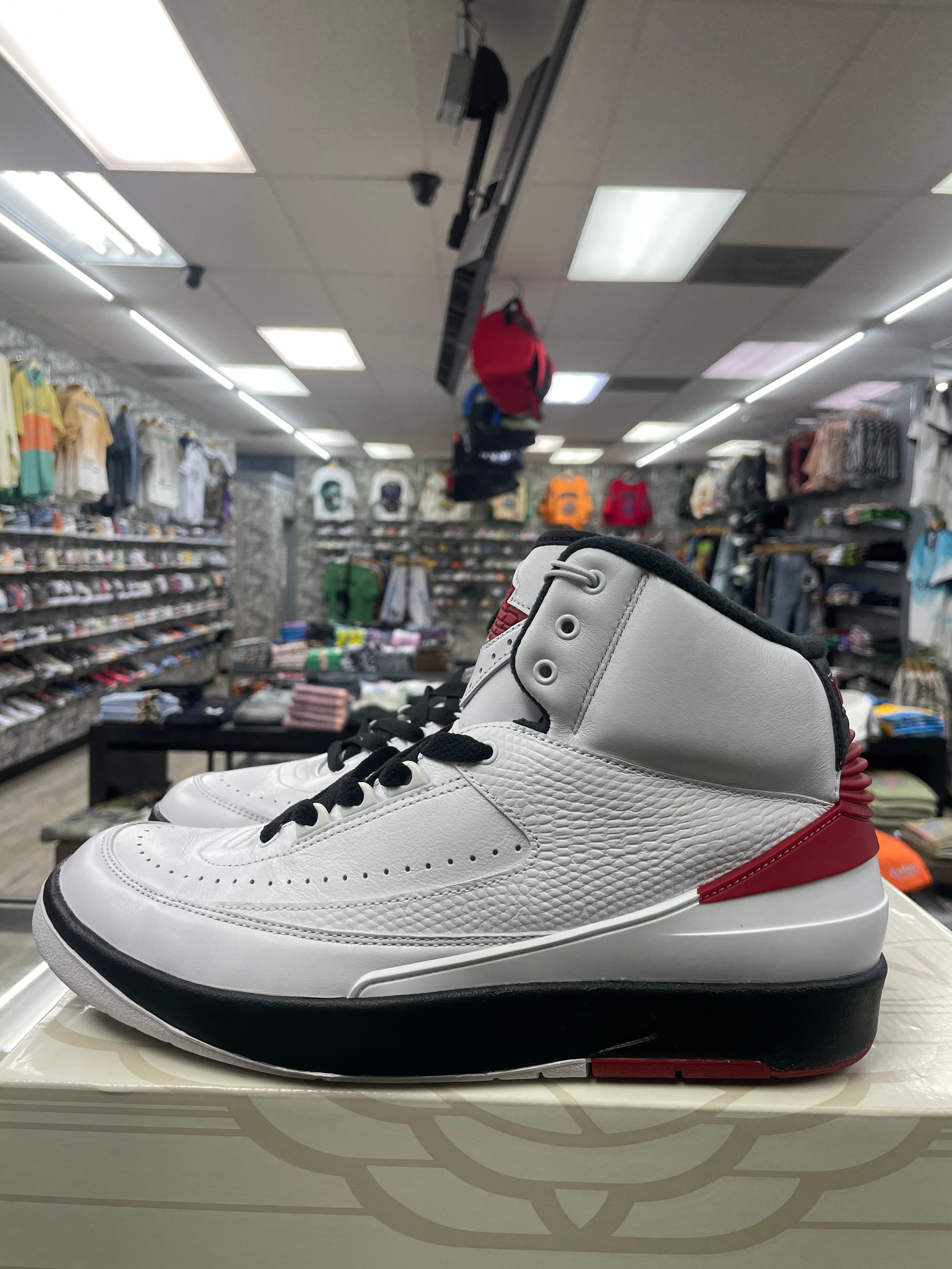 Air Jordan Retro 2 “Chicago” *Size 9.5 Preowned*