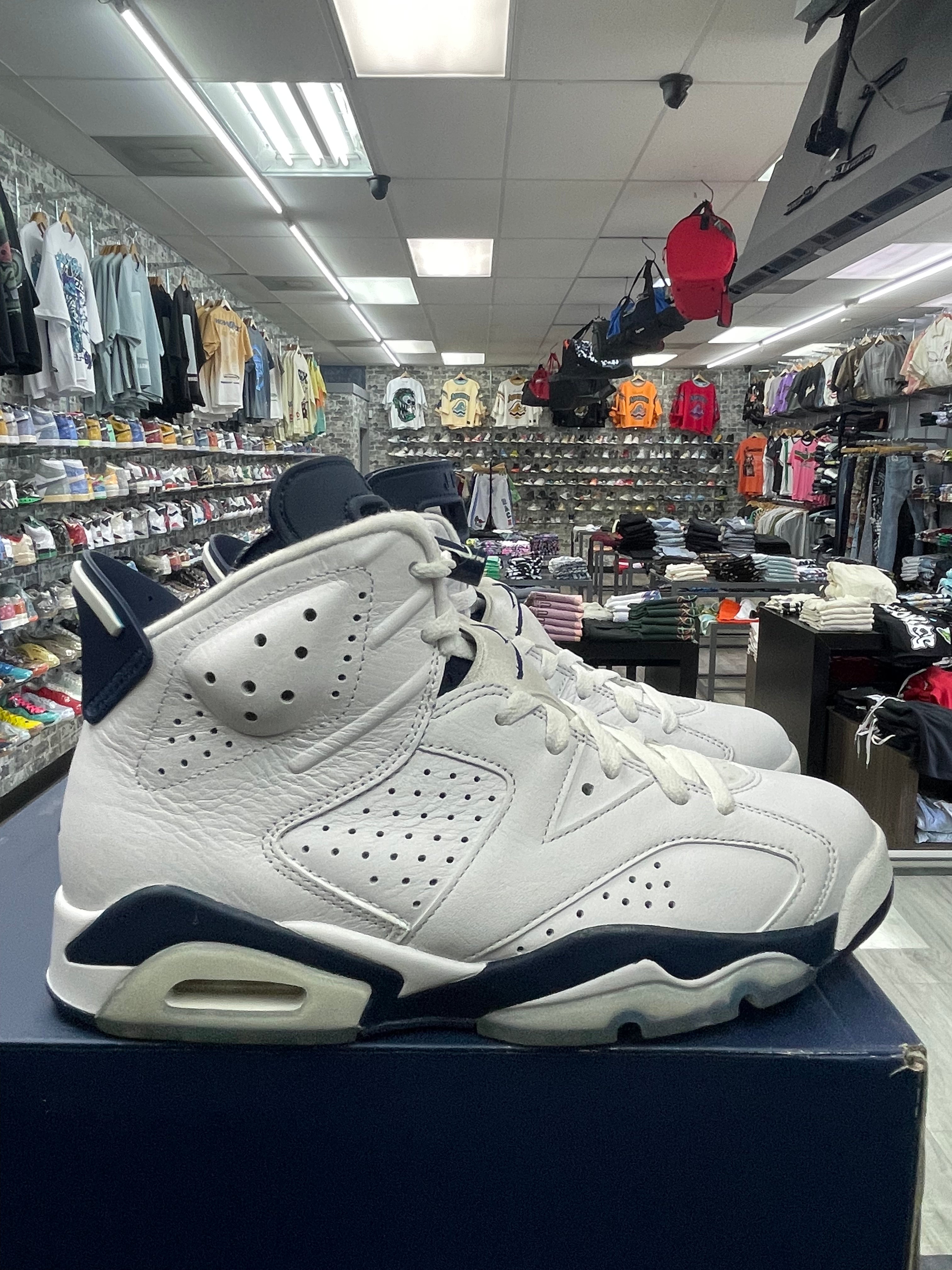 Air Jordan Retro 6 “Midnight Navy” *Size 8.5 Preowned*