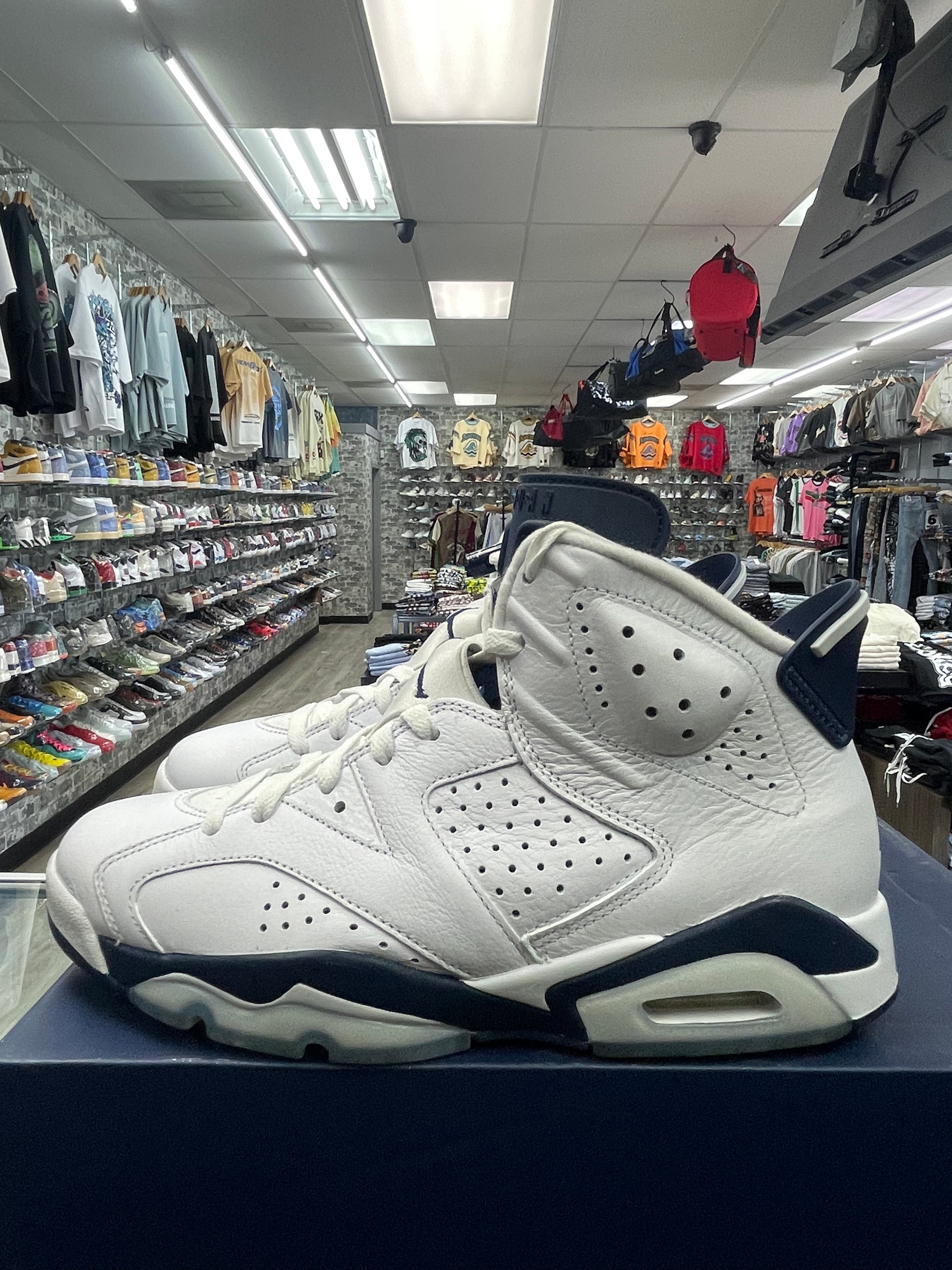 Air Jordan Retro 6 “Midnight Navy” *Size 8.5 Preowned*