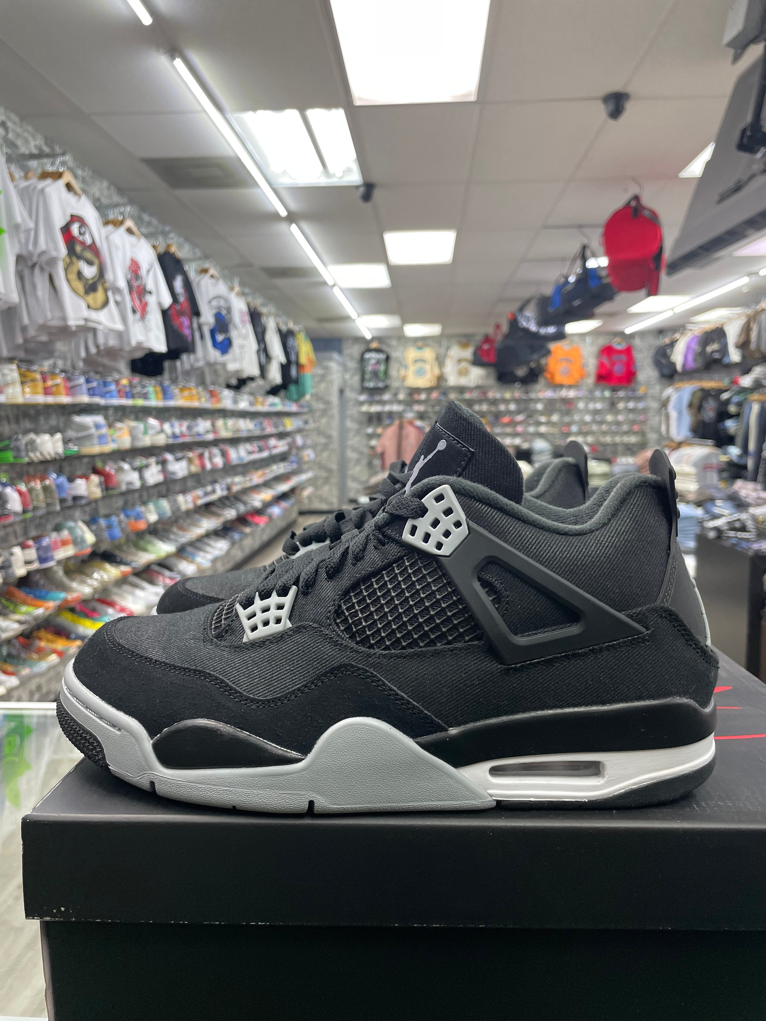 Air Jordan Retro 4 “Black Canvas” *Size 9.5 Preowned*