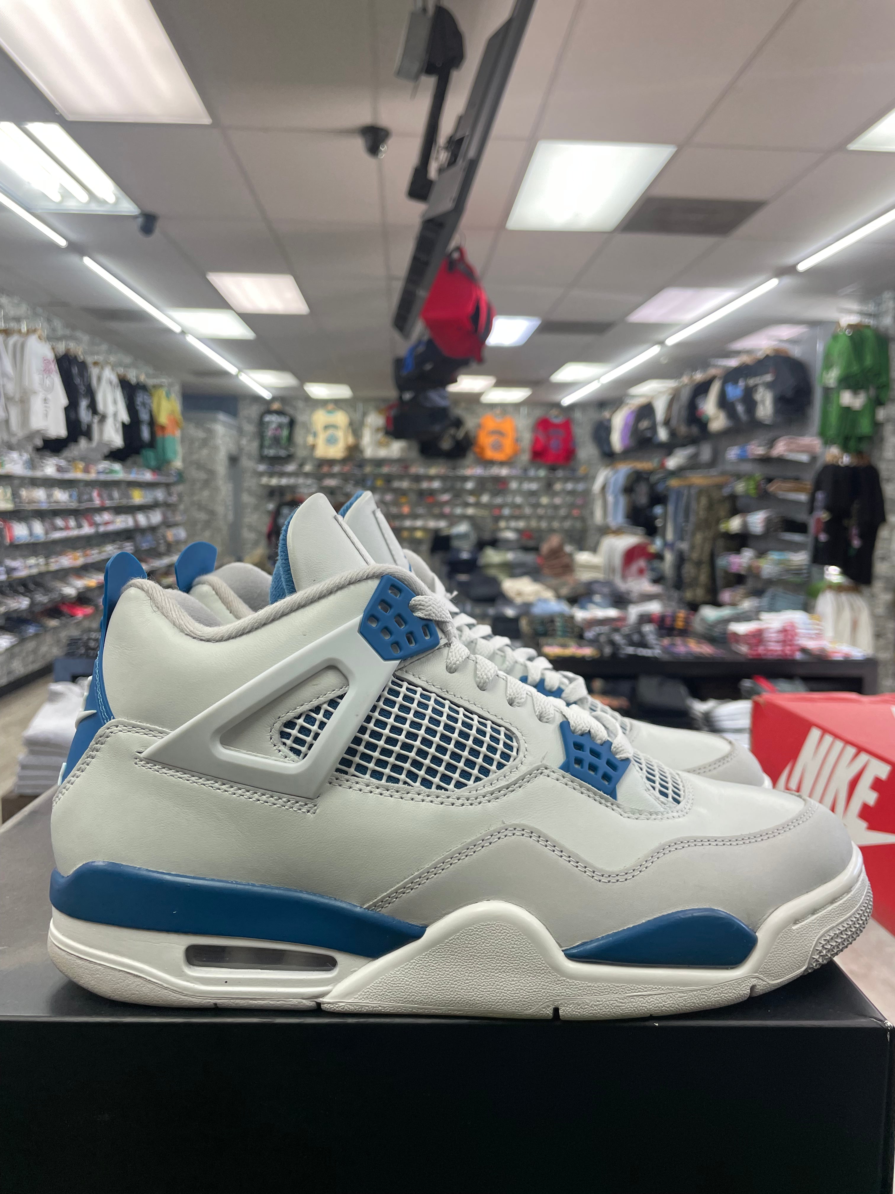 Air Jordan Retro 4 “Military Blue” *Size 10.5 Preowned*