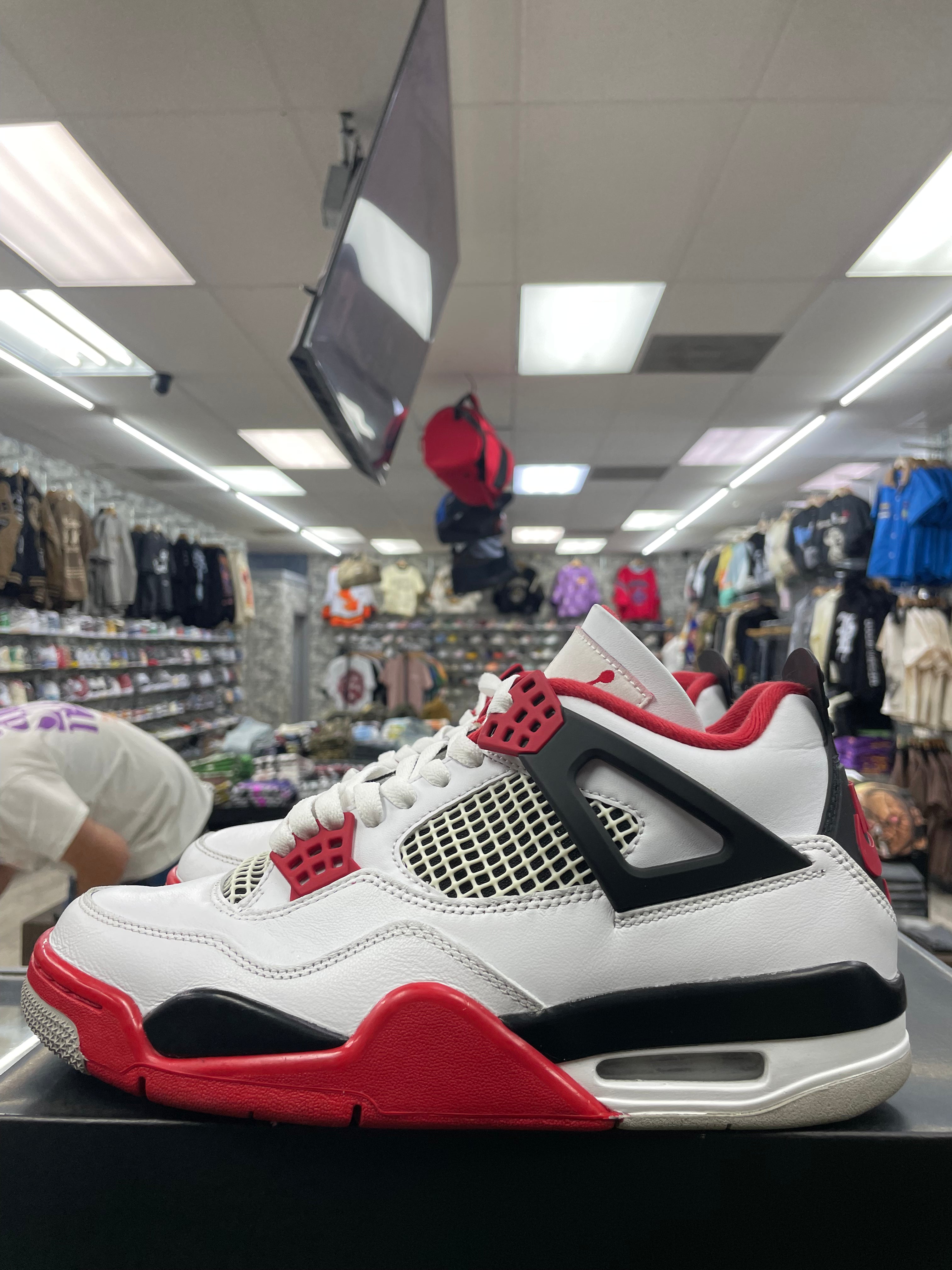 Air Jordan Retro 4 “Fire Red” *Size 8 Preowned*