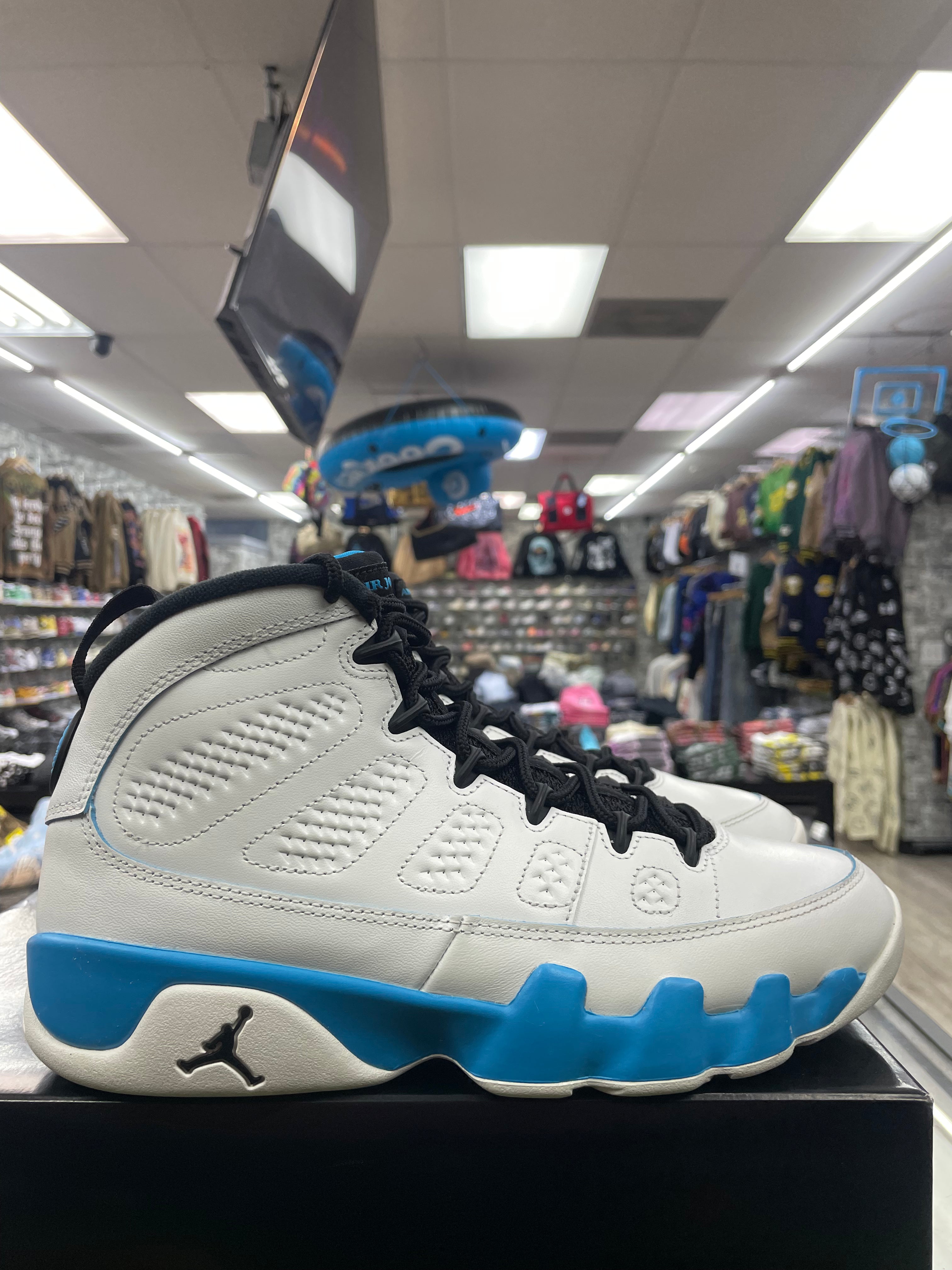 Air Jordan Retro 9 “Powder Blue” *Size 8 Preowned*