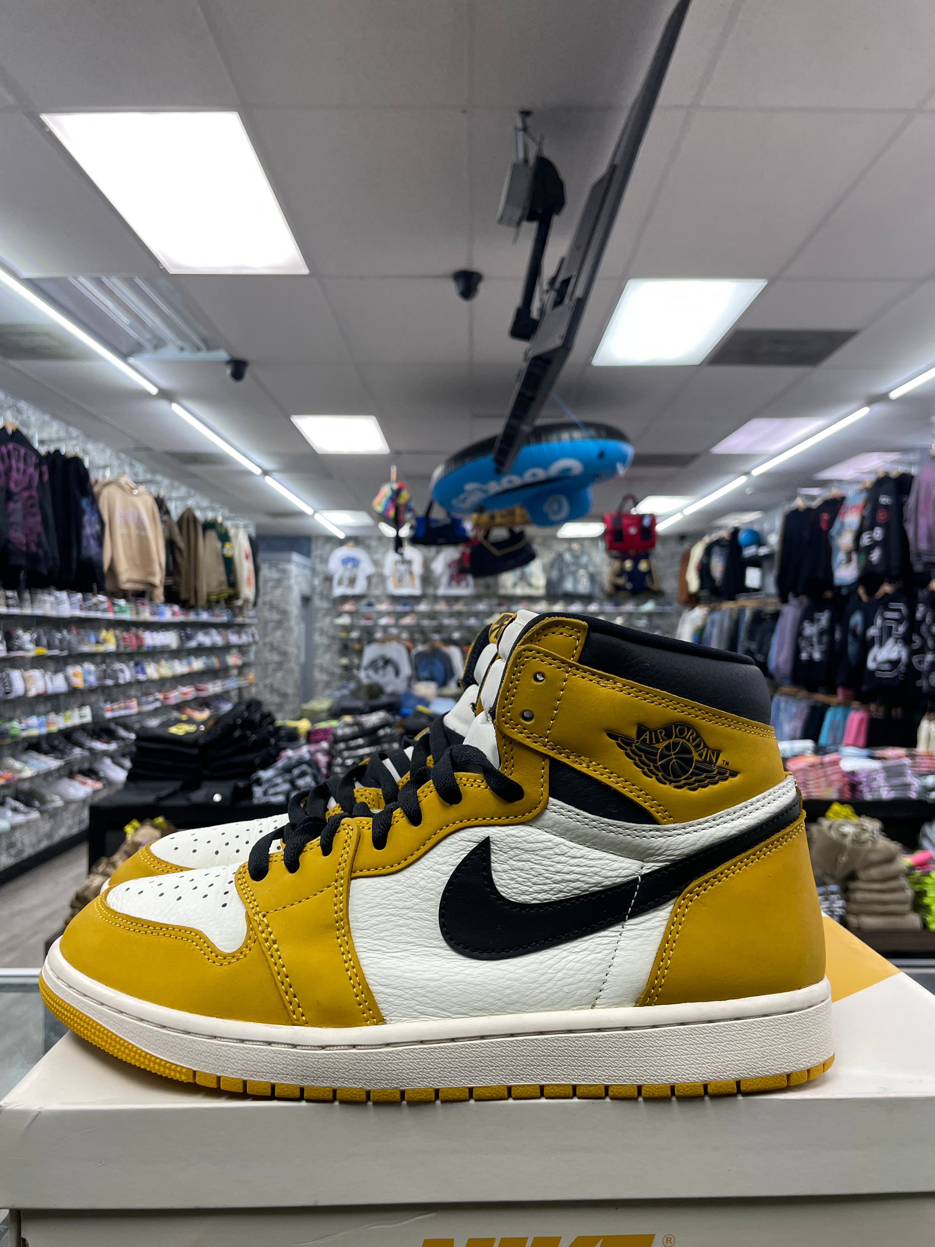 Air Jordan 1 “Yellow Ochre” *Size 10.5 Preowned*