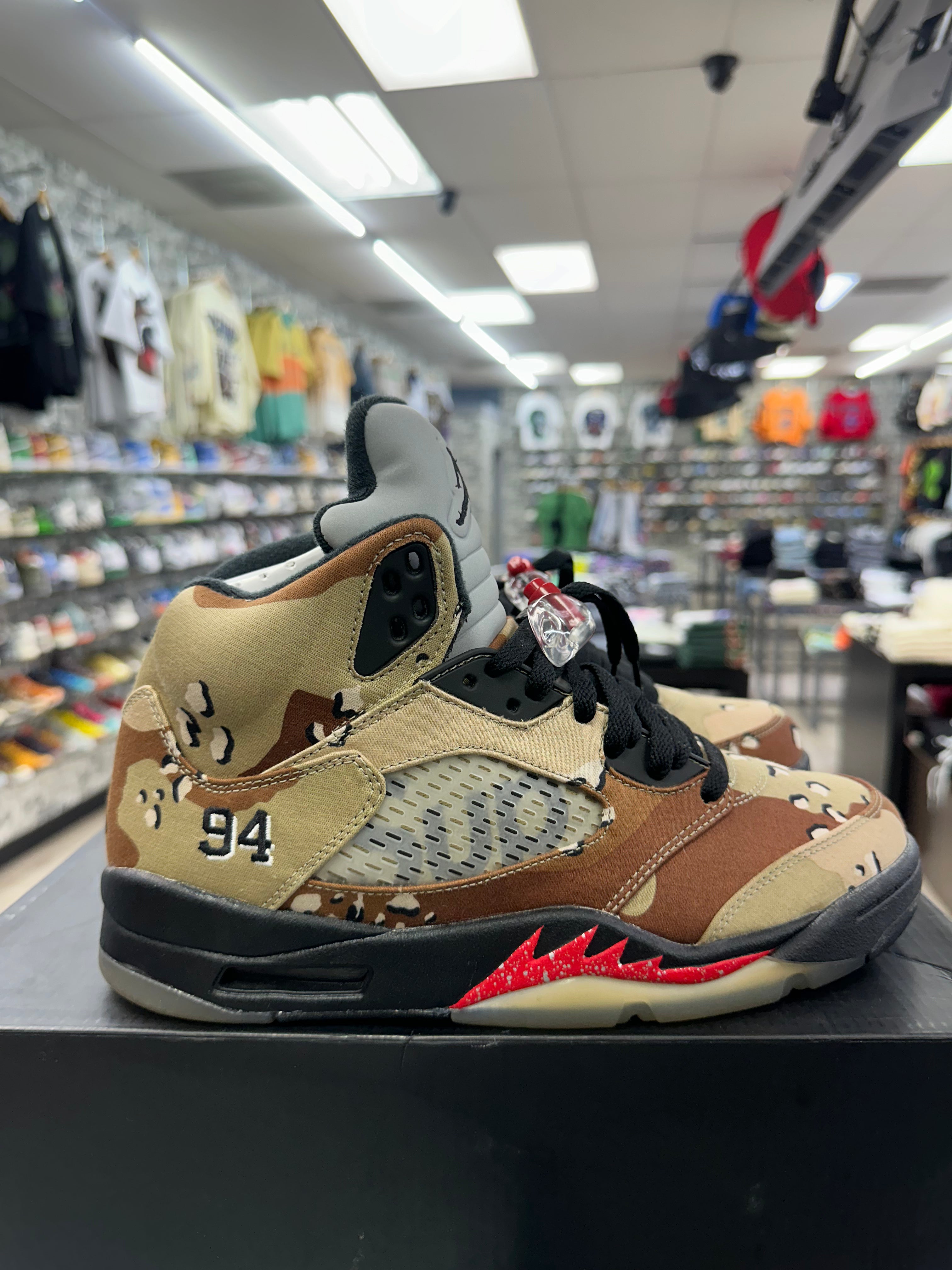 Air Jordan Retro 5 x Supreme "Desert Camo" *Size 9.5 Preowned*