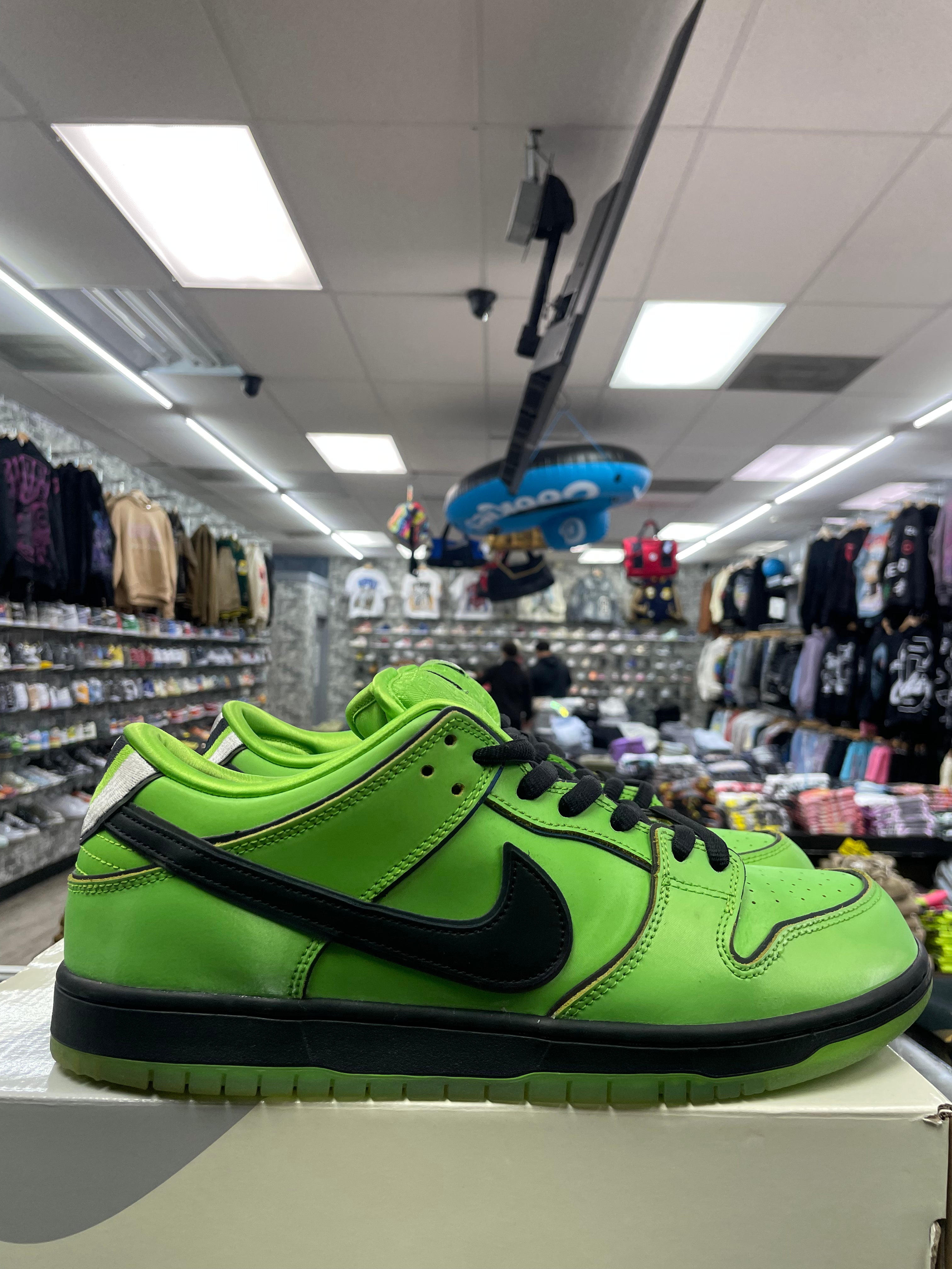 Nike SB Dunk Low “Powerpuff Girls Buttercup” *Size 11.5 Preowned*