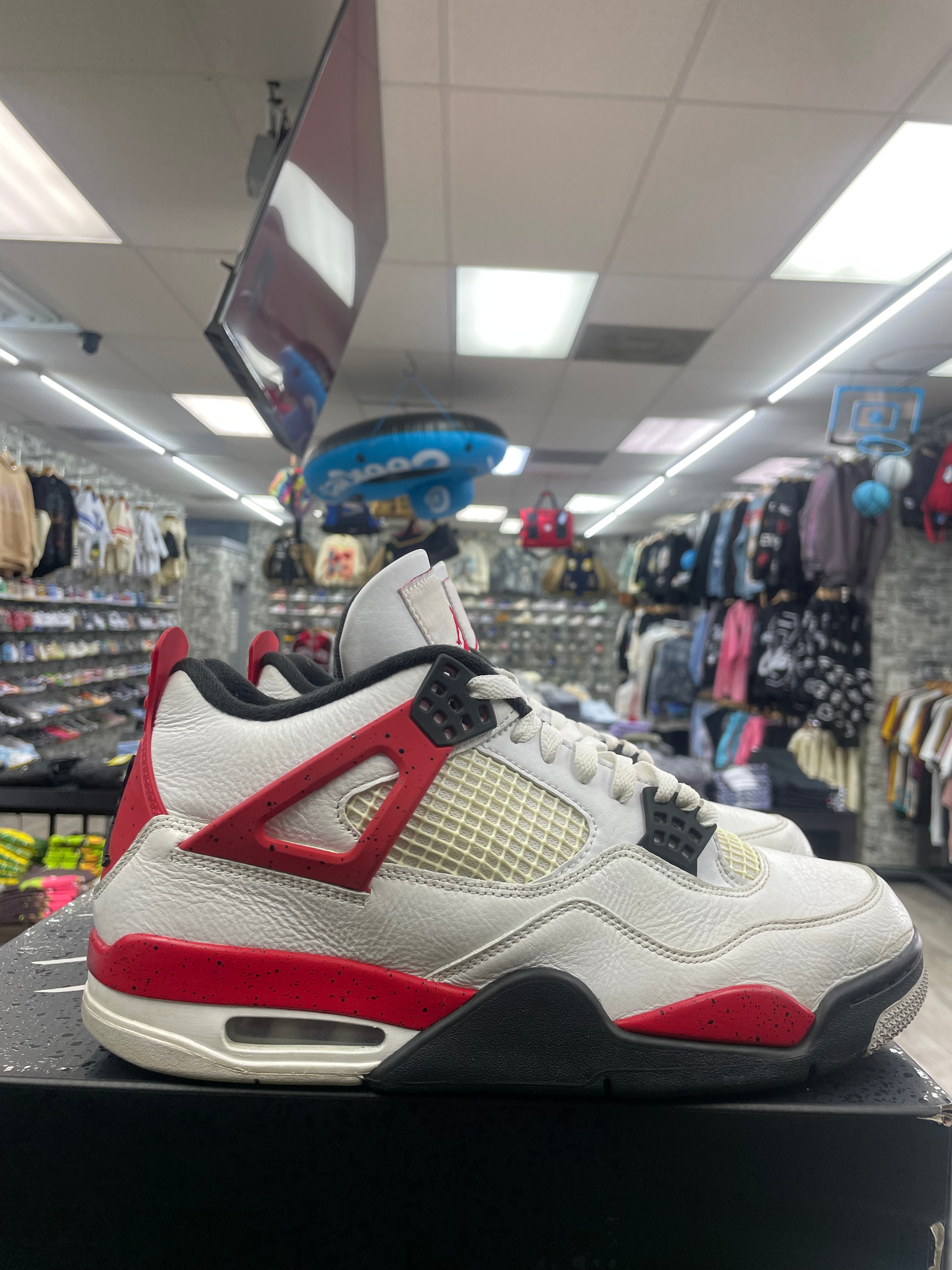 Air Jordan Retro 4 “Red Cement” * Size 10 Preowned*