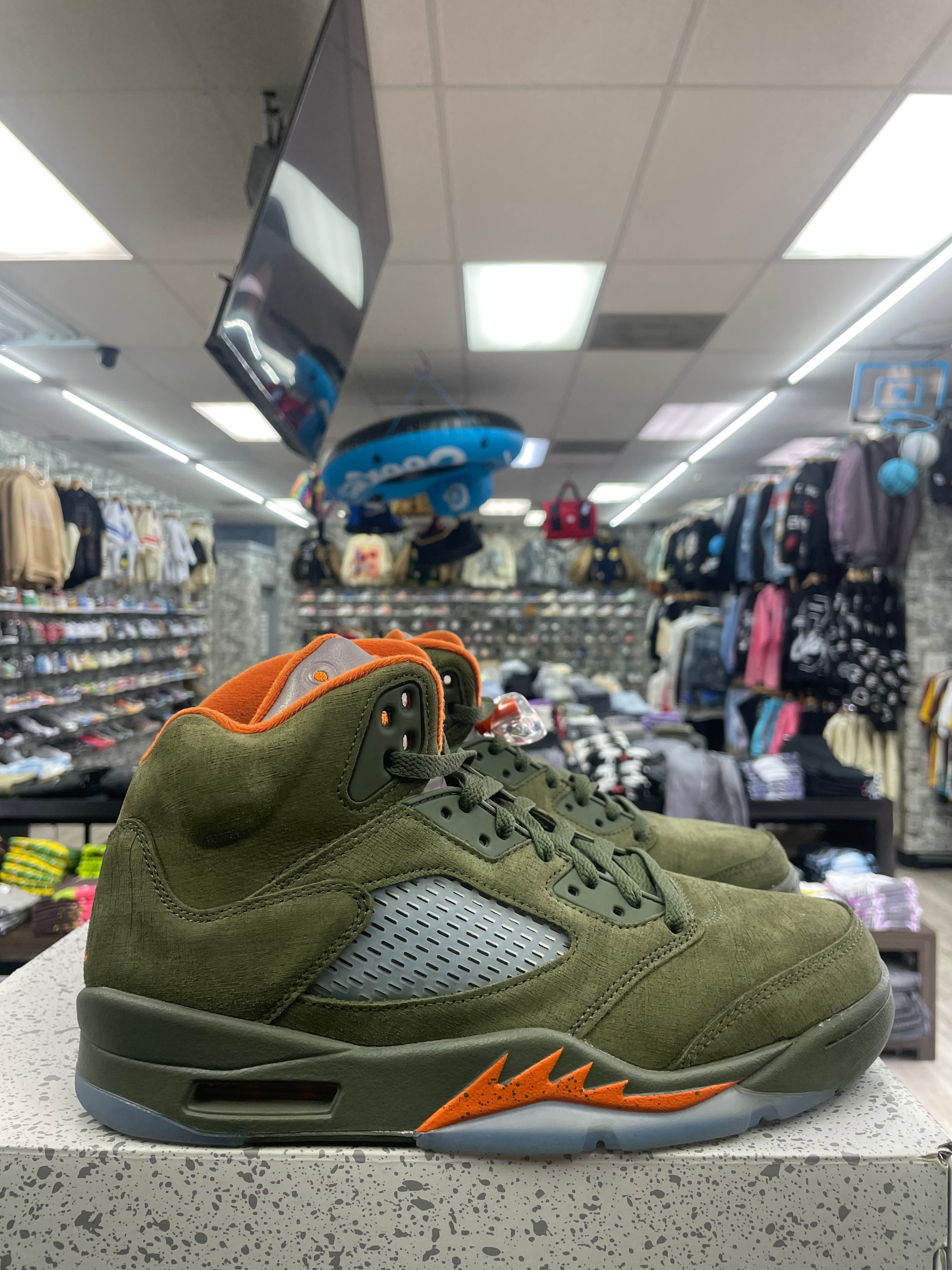 Air Jordan Retro 5 “Olive” *Size 8.5 Preowned*