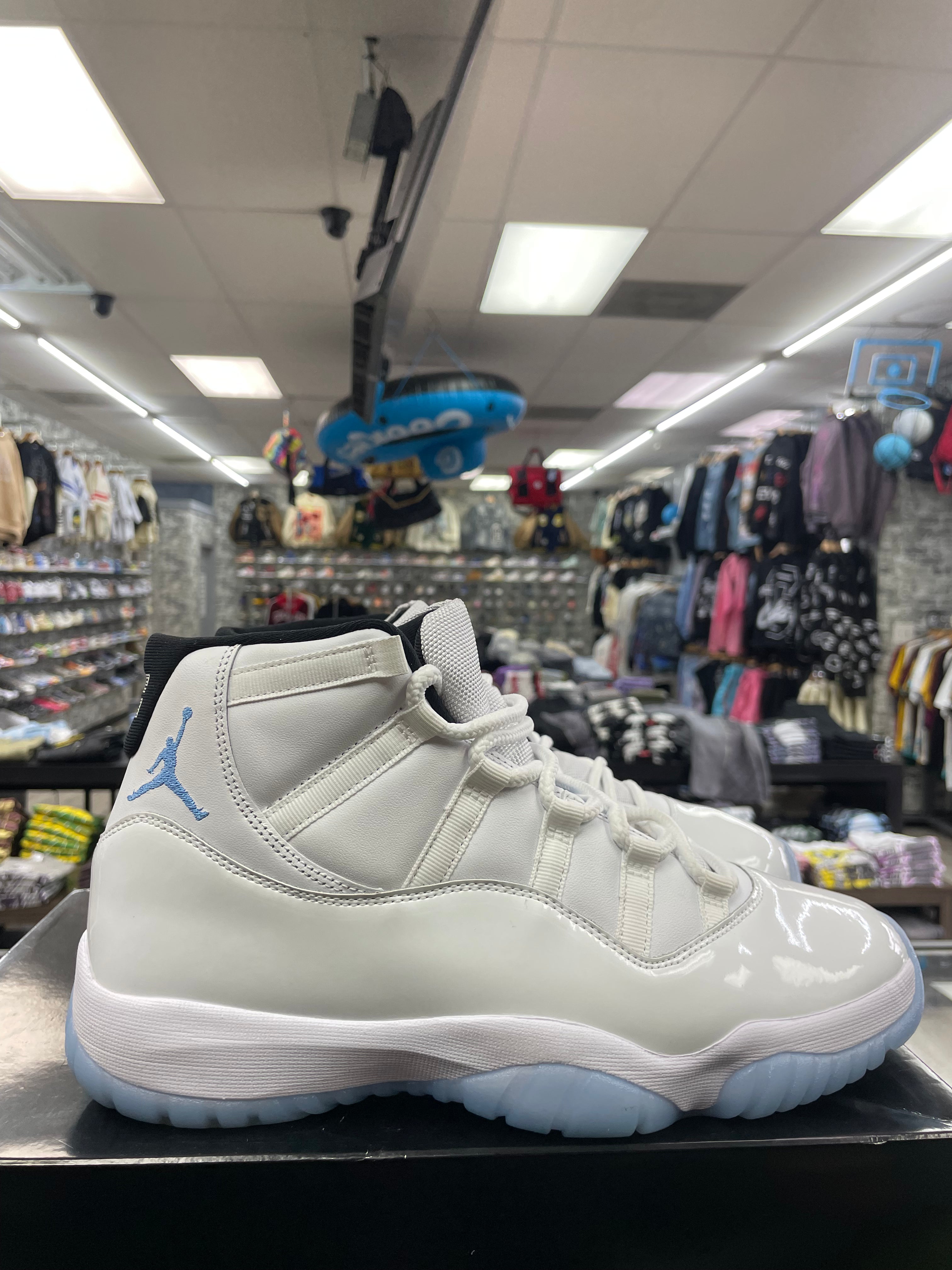 Air Jordan Retro 11 "Legend Blue" *Size 10 Preowned*