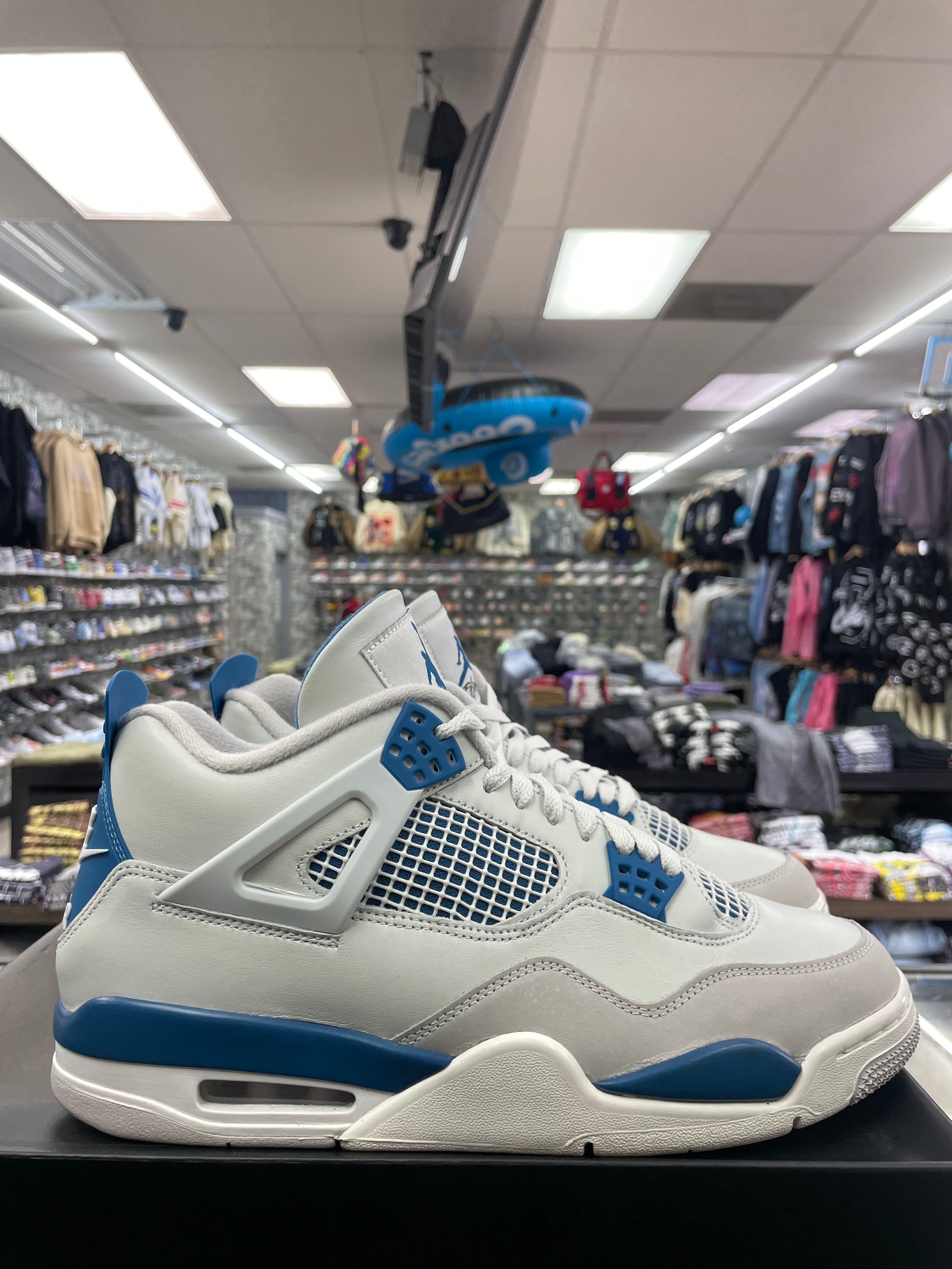 Air Jordan Retro 4 "Military Blue" *Size 11.5 Preowned*