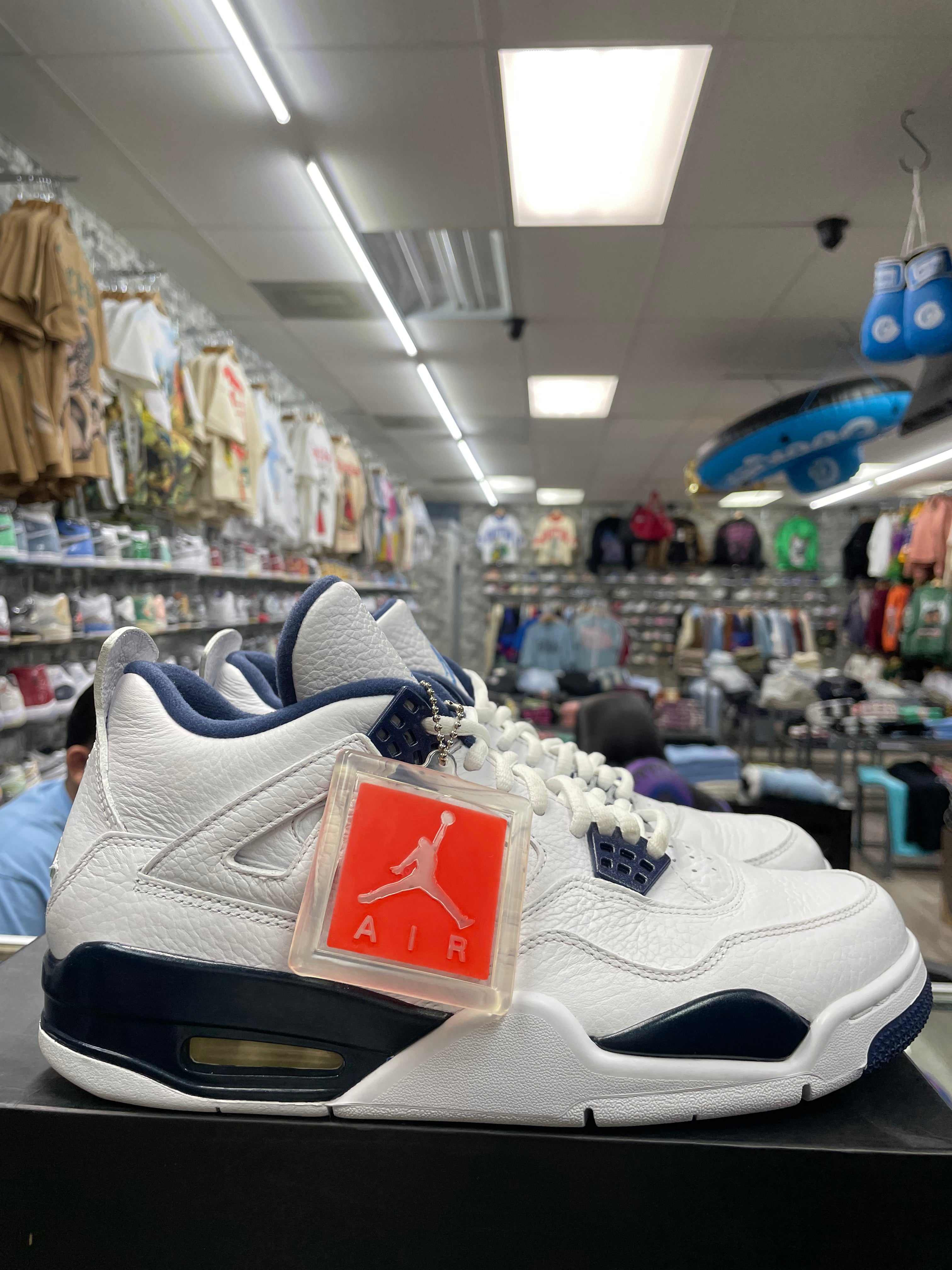 Air Jordan Retro 4 “Columbia” *Size 9.5 Preowned*