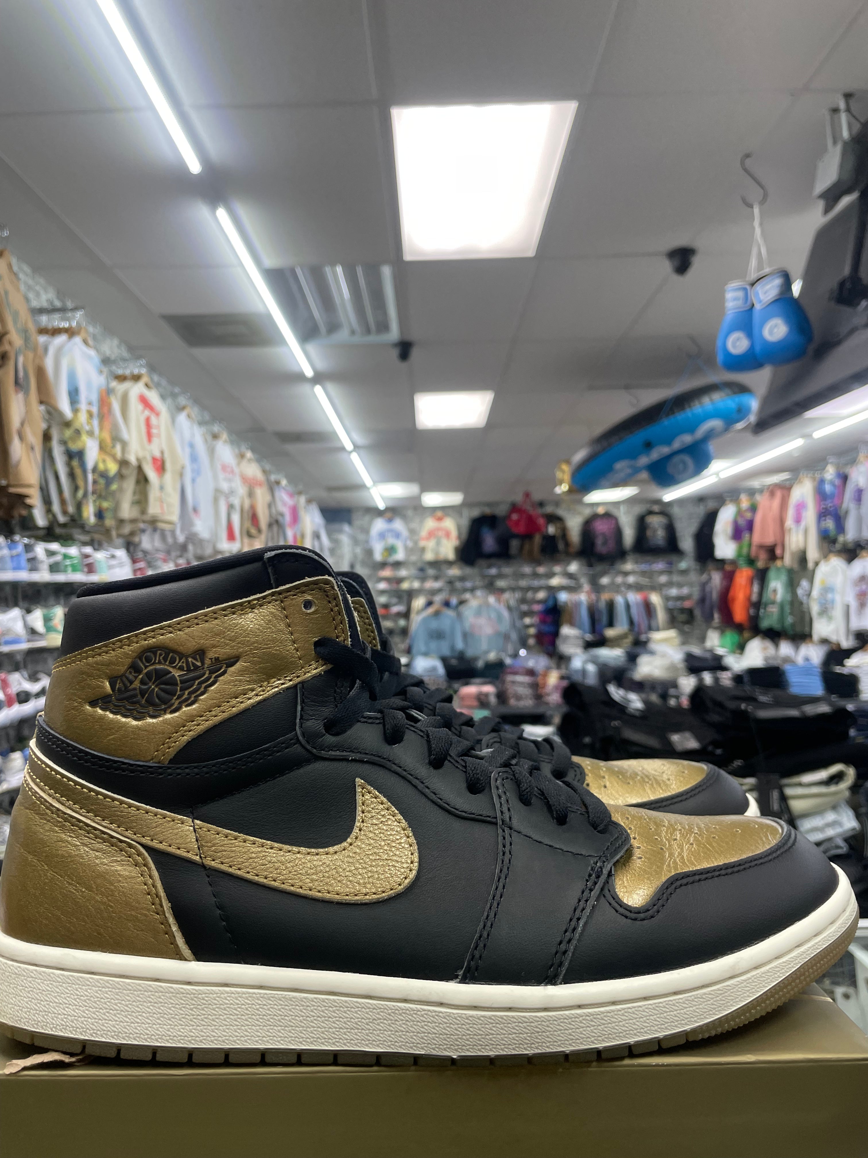 Air Jordan 1 “Metallic Gold” *Size 11.5 Preowned*