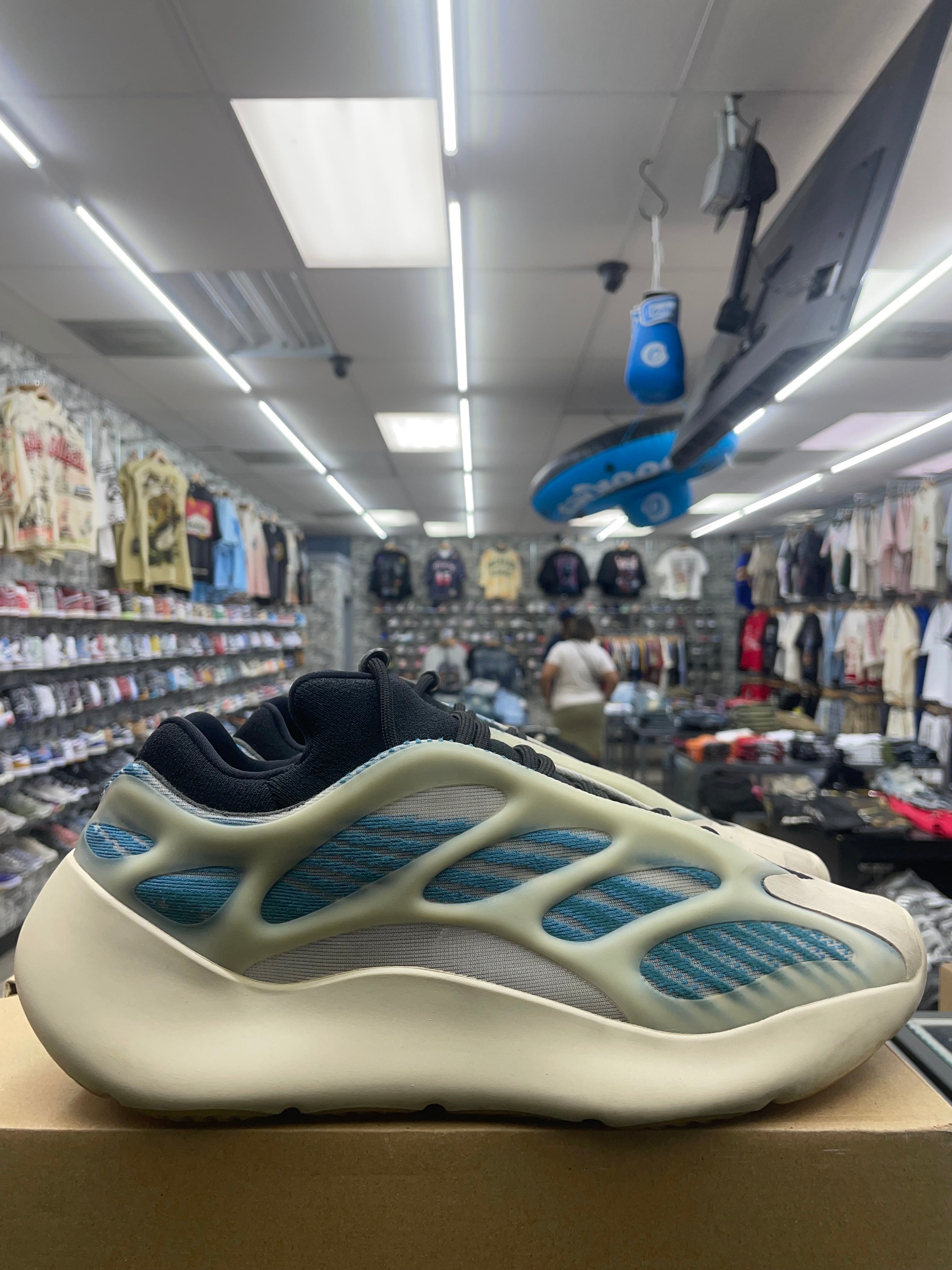 Yeezy 700 “Kyanite” *Size 10.5 Preowned*