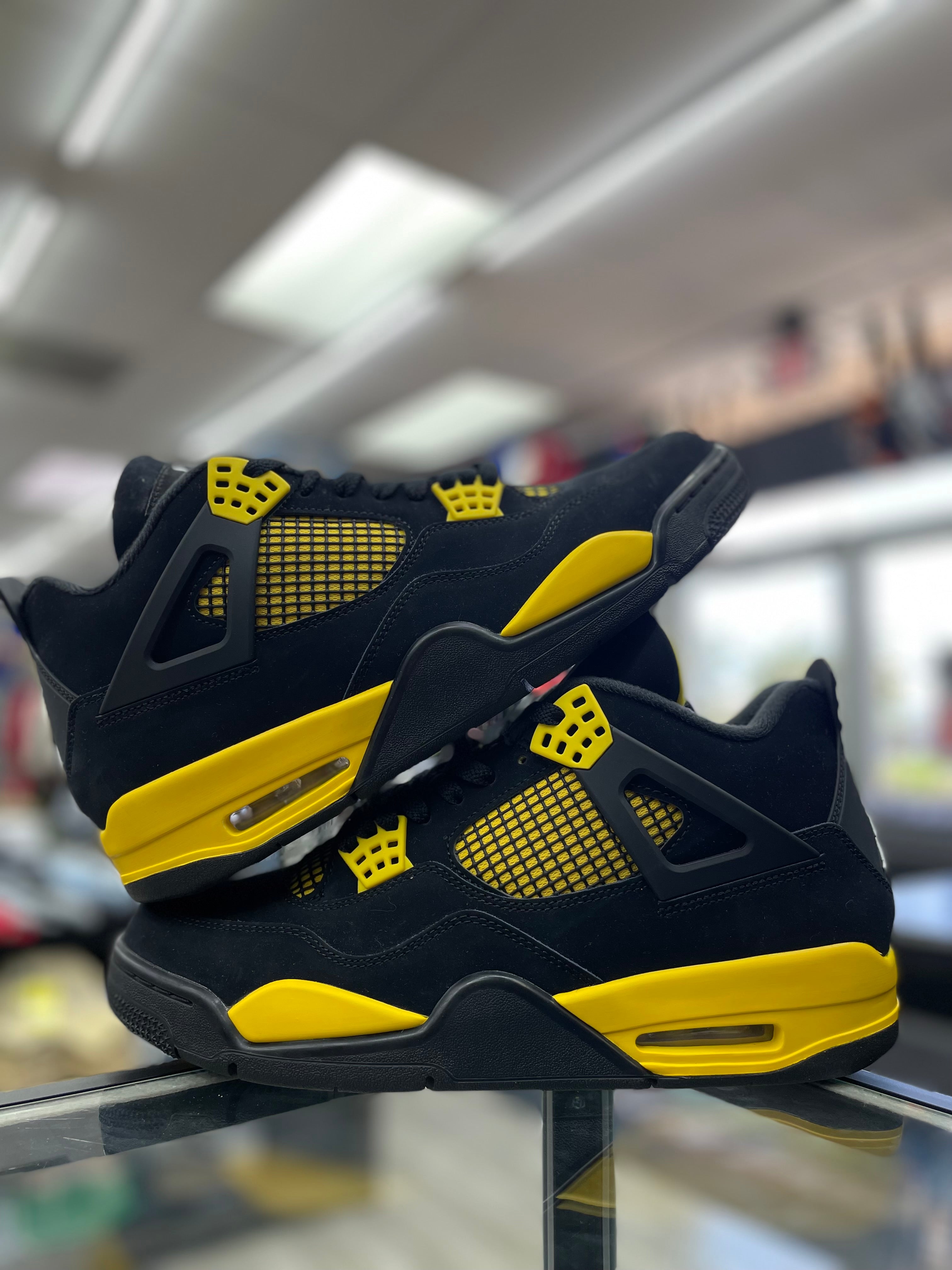 Air Jordan Retro 4 “Thunder” (MEN)