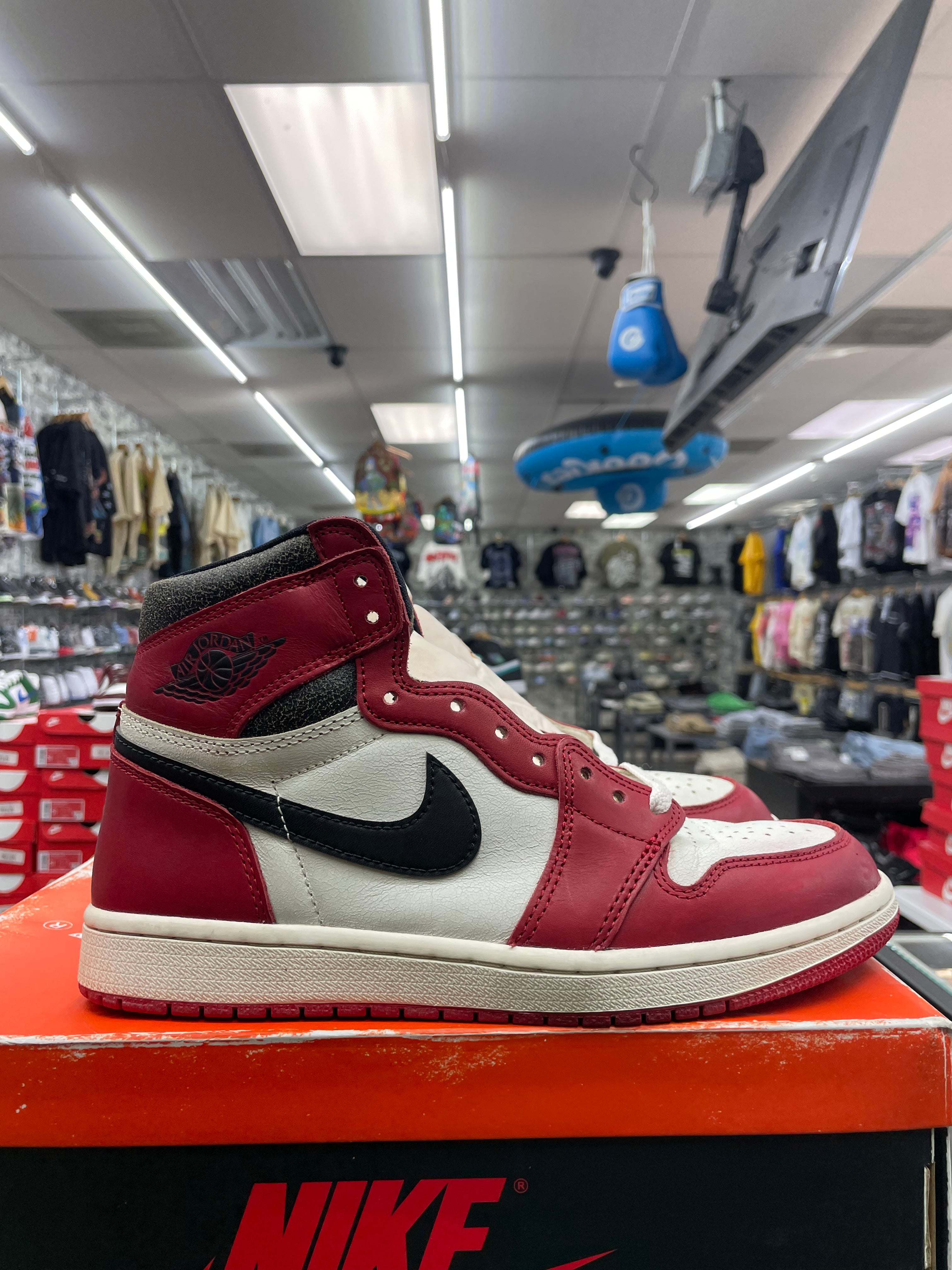 Air Jordan 1 “Chicago Lost And Found” *Size 9 Preowned*