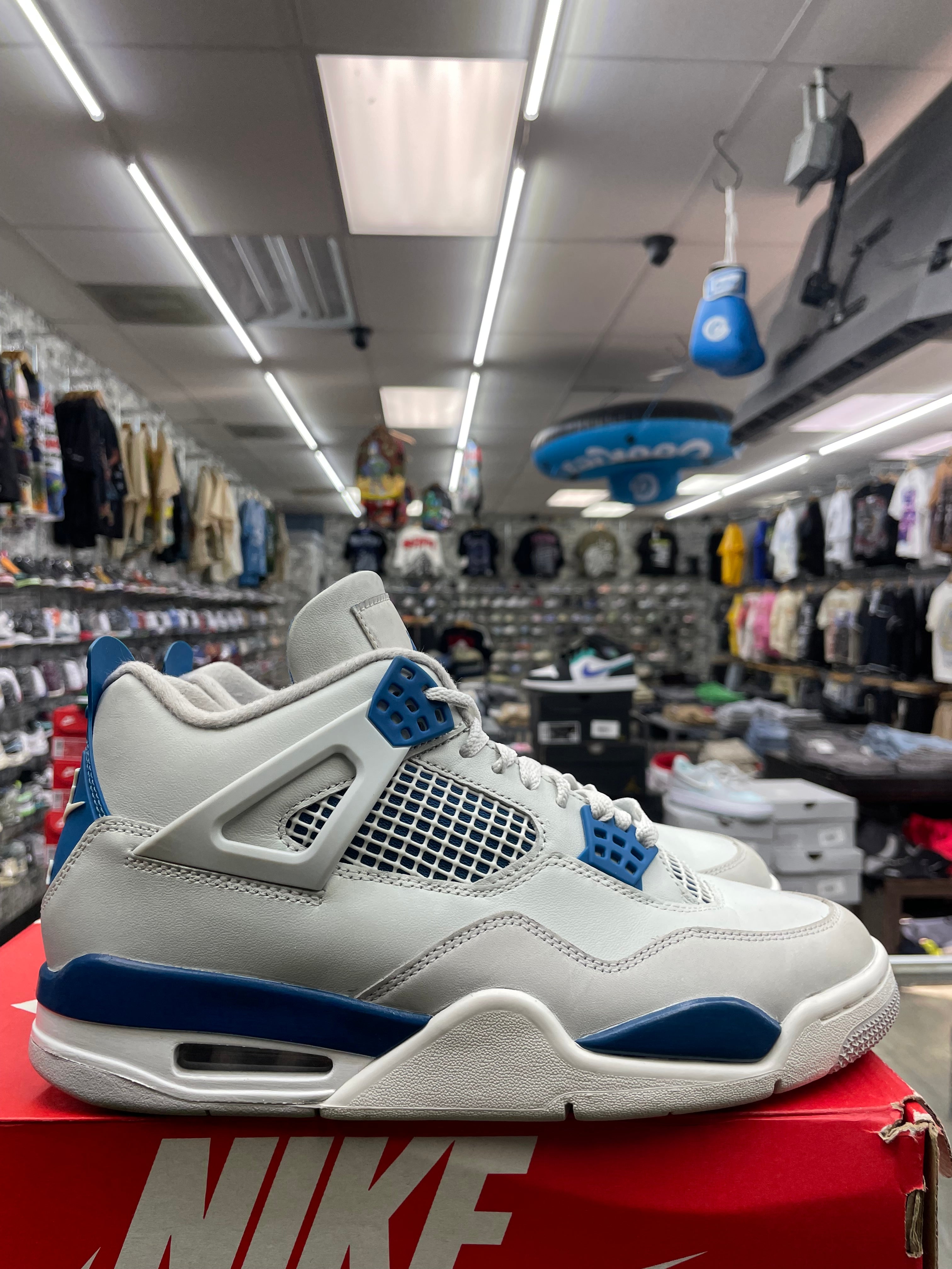 Air Jordan Retro 4 “Military Blue” *Size 8.5 Preowned*