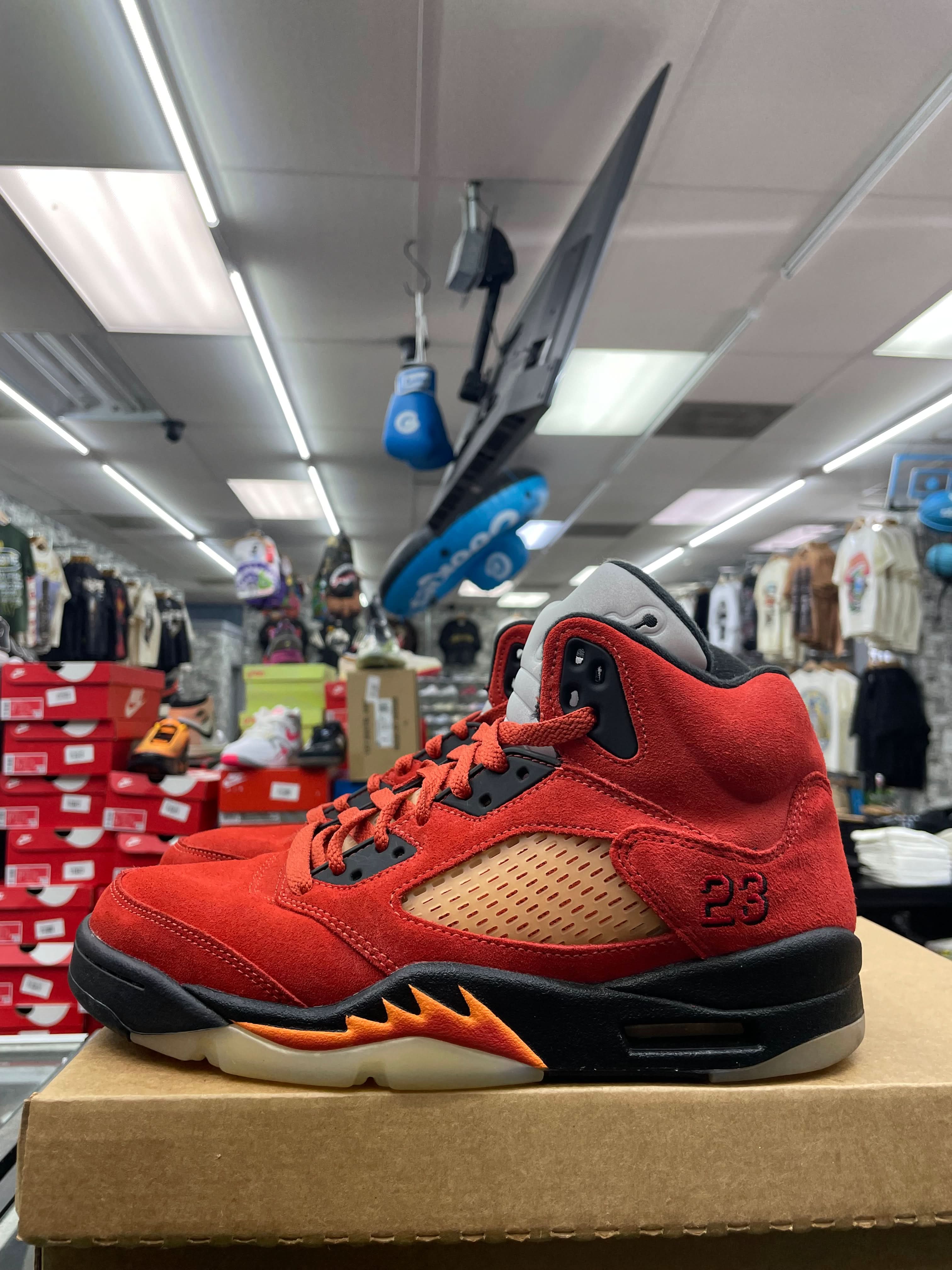 Air Jordan Retro 5 “Dunk On Mars” *Size 7 Preowned*