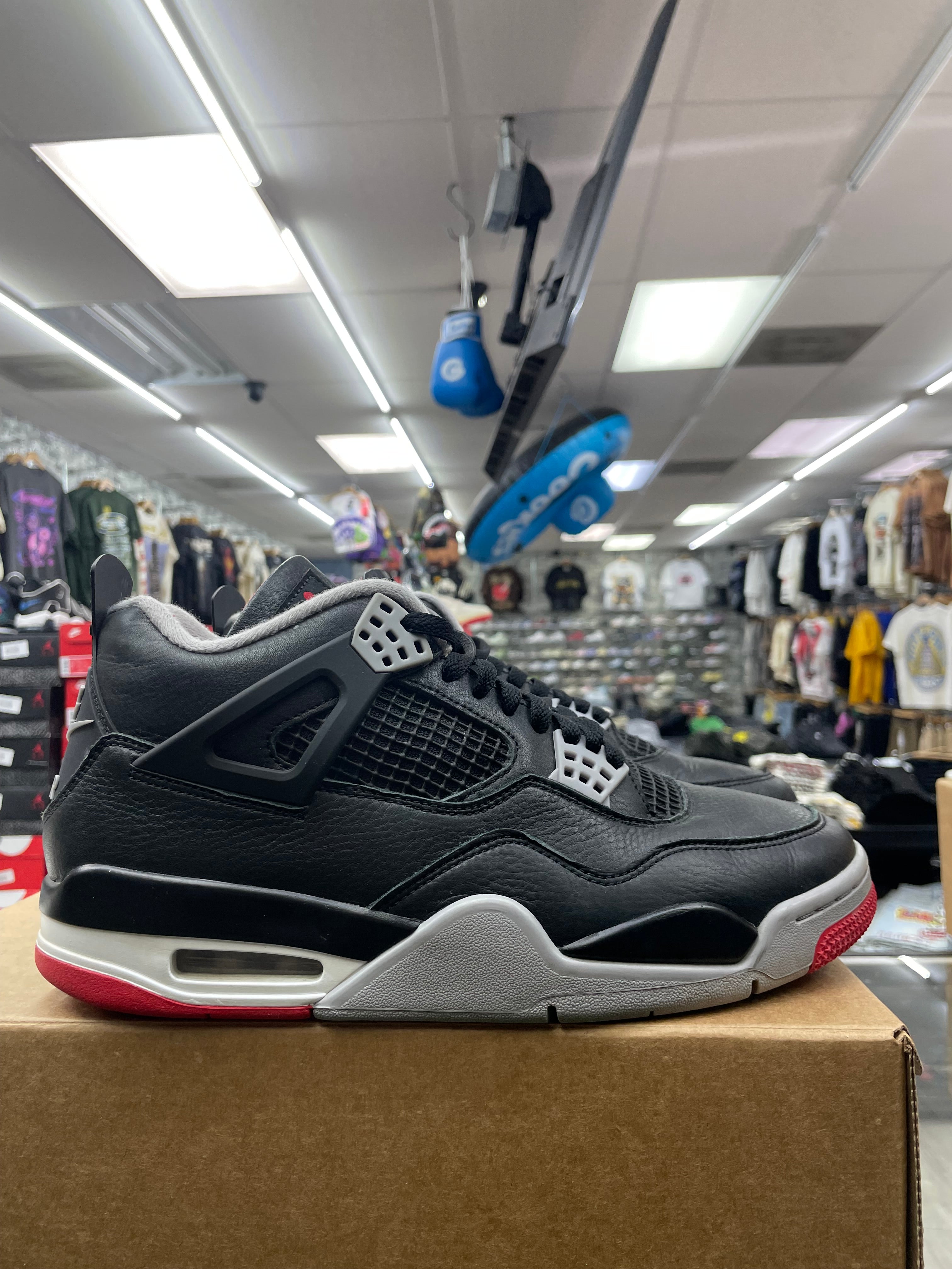 Air Jordan Retro 4 “Bred Reimaginedr” *Size 9.5 Preowned*
