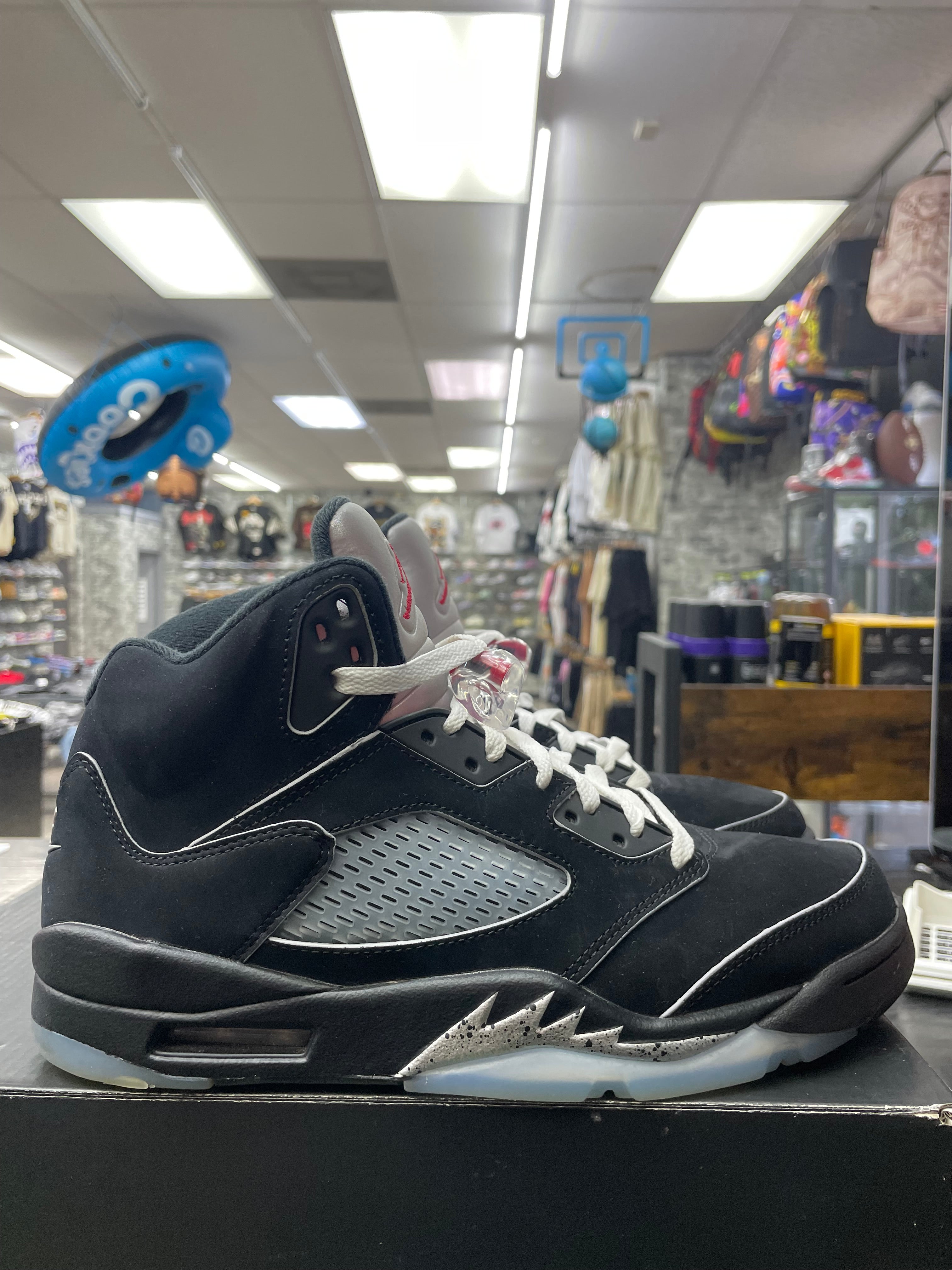 Air Jordan Retro 5 “Black Metallic Reimagined” *Size 8.5 Preowned*