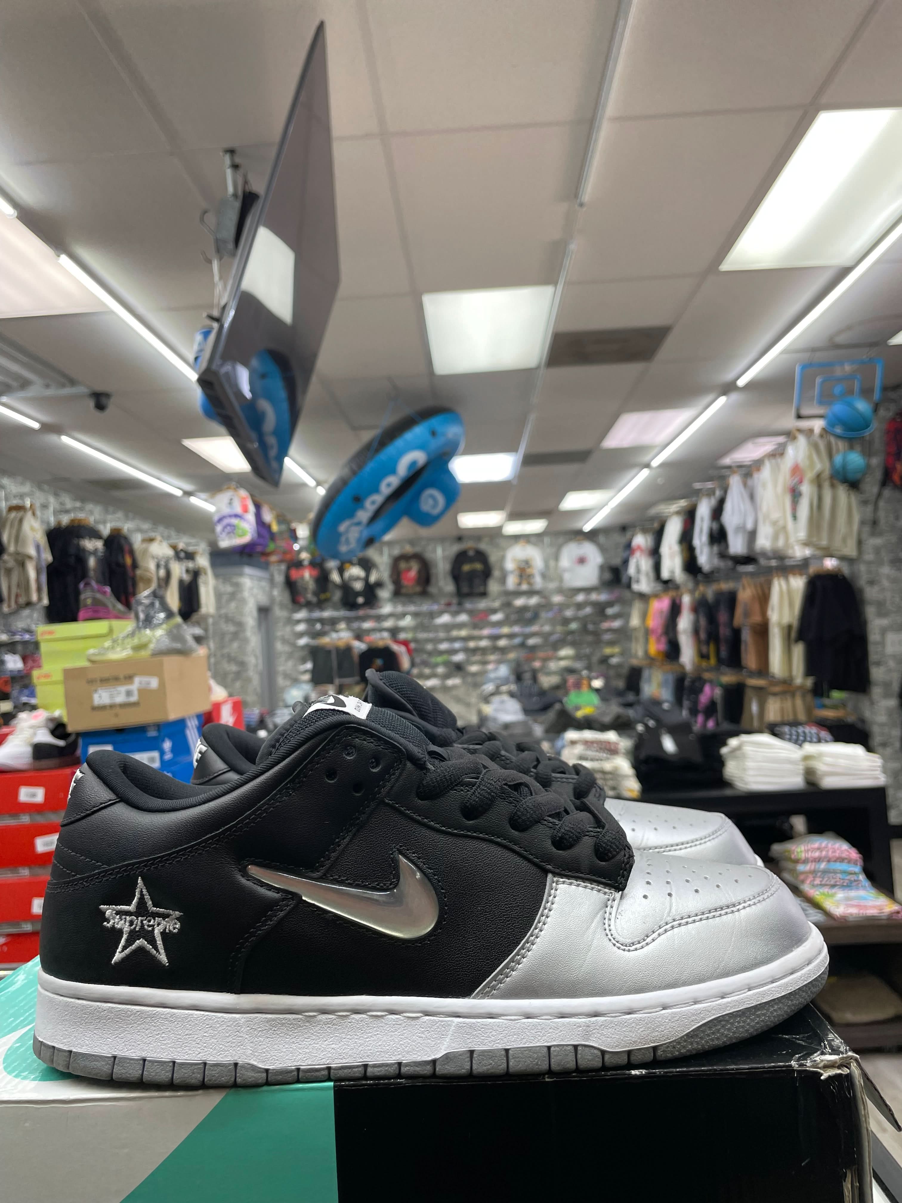 Nike SB Dunk Low “Supreme Jewel Swoosh Silver” *Size 10 Preowned*