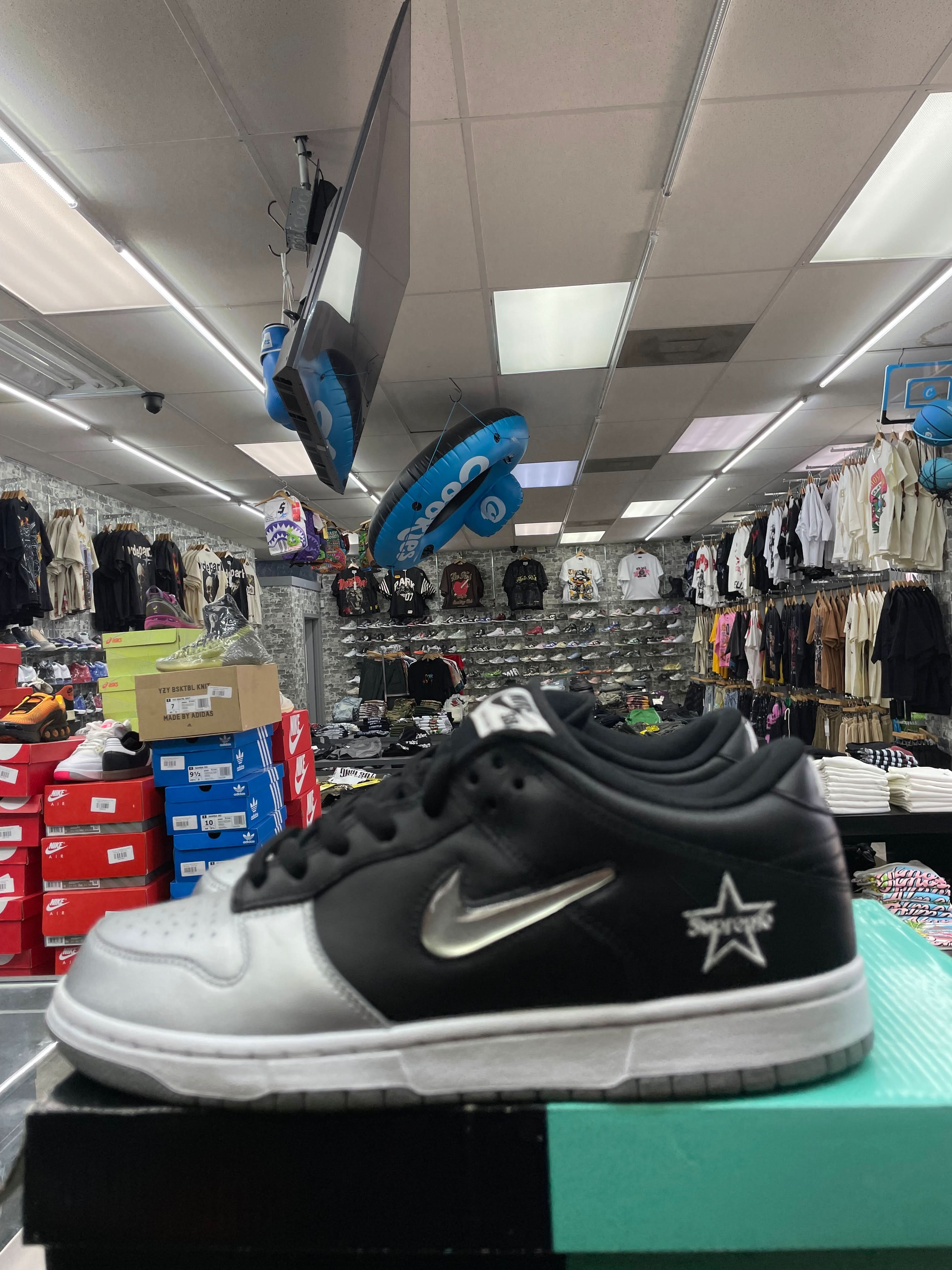 Nike SB Dunk Low “Supreme Jewel Swoosh Silver” *Size 10 Preowned*