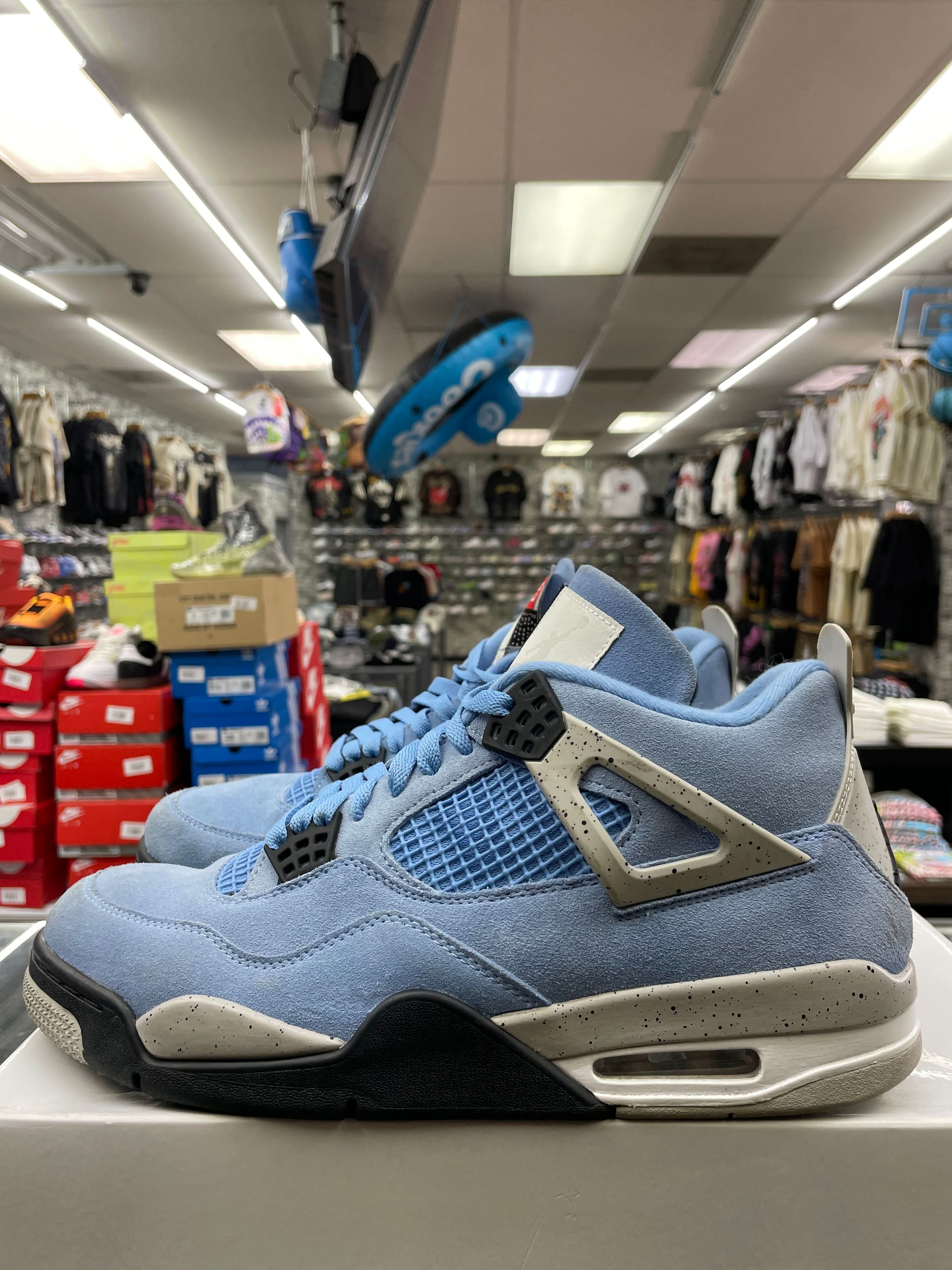 Air Jordan Retro 4 “University Blue” *Size 11 Preowned*