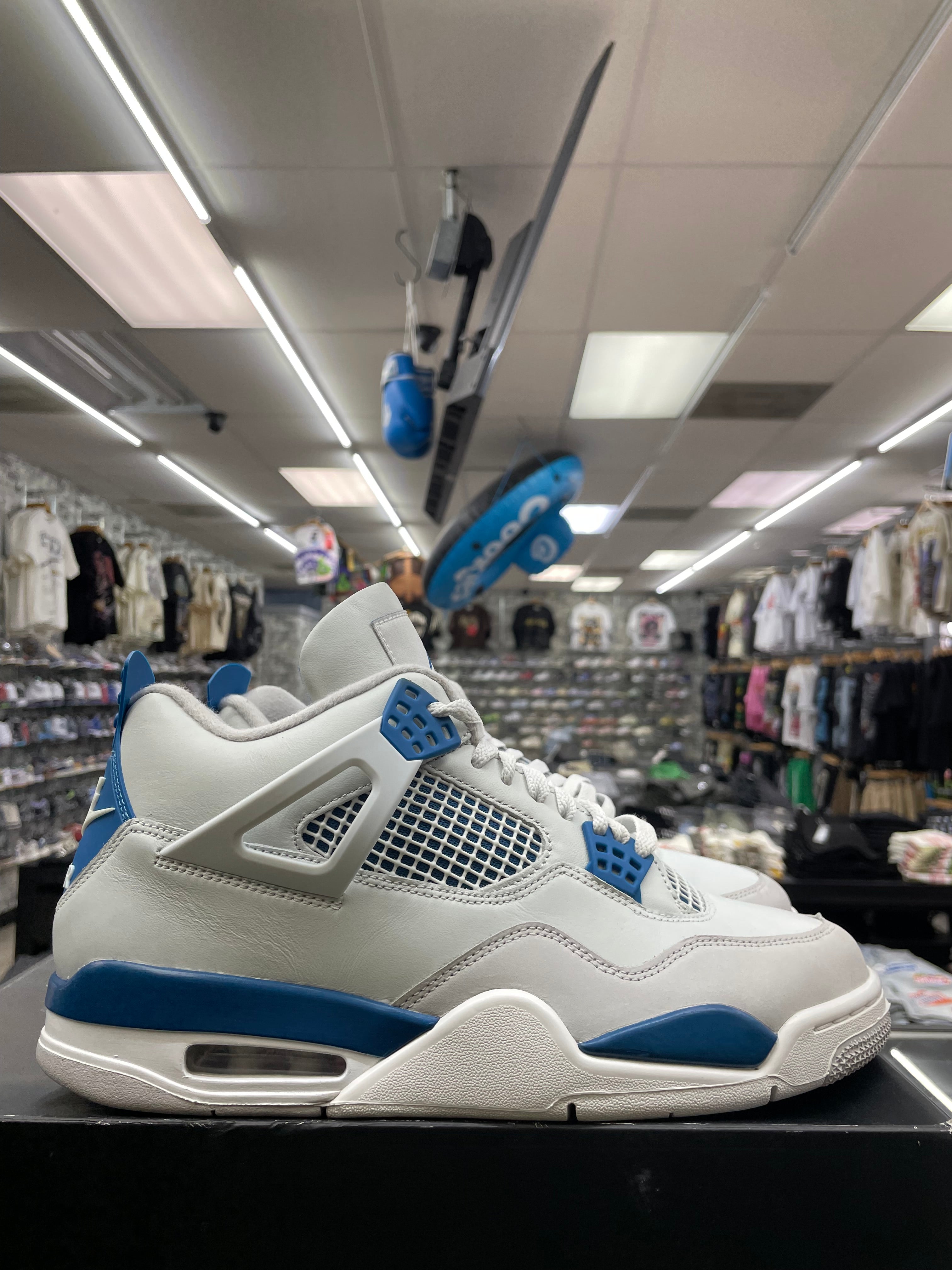 Air Jordan Retro 4 “Military Blue” *Size 10.5 Preowned*